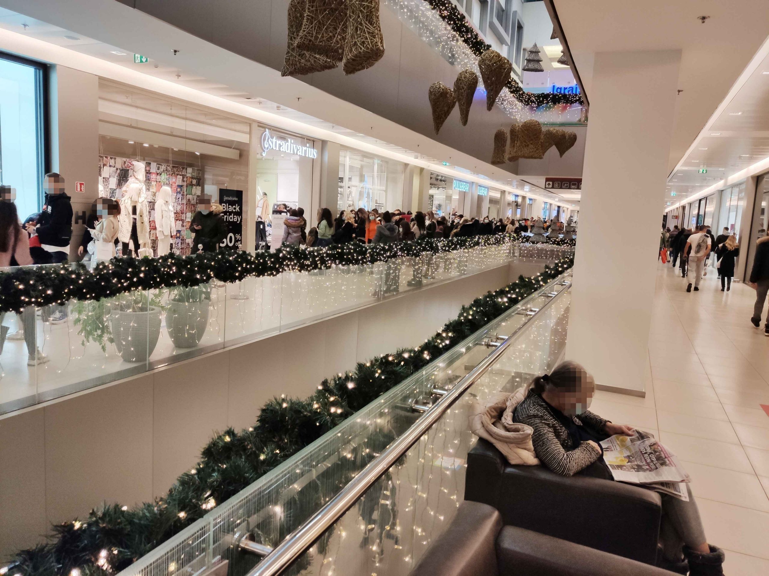 Beograd 27.11.2020. Crni petak, gužva, red, redovi, prodavnica, šoping, kupovina, koronavirus, tržni centar, Ušće Foto: Nova.rs