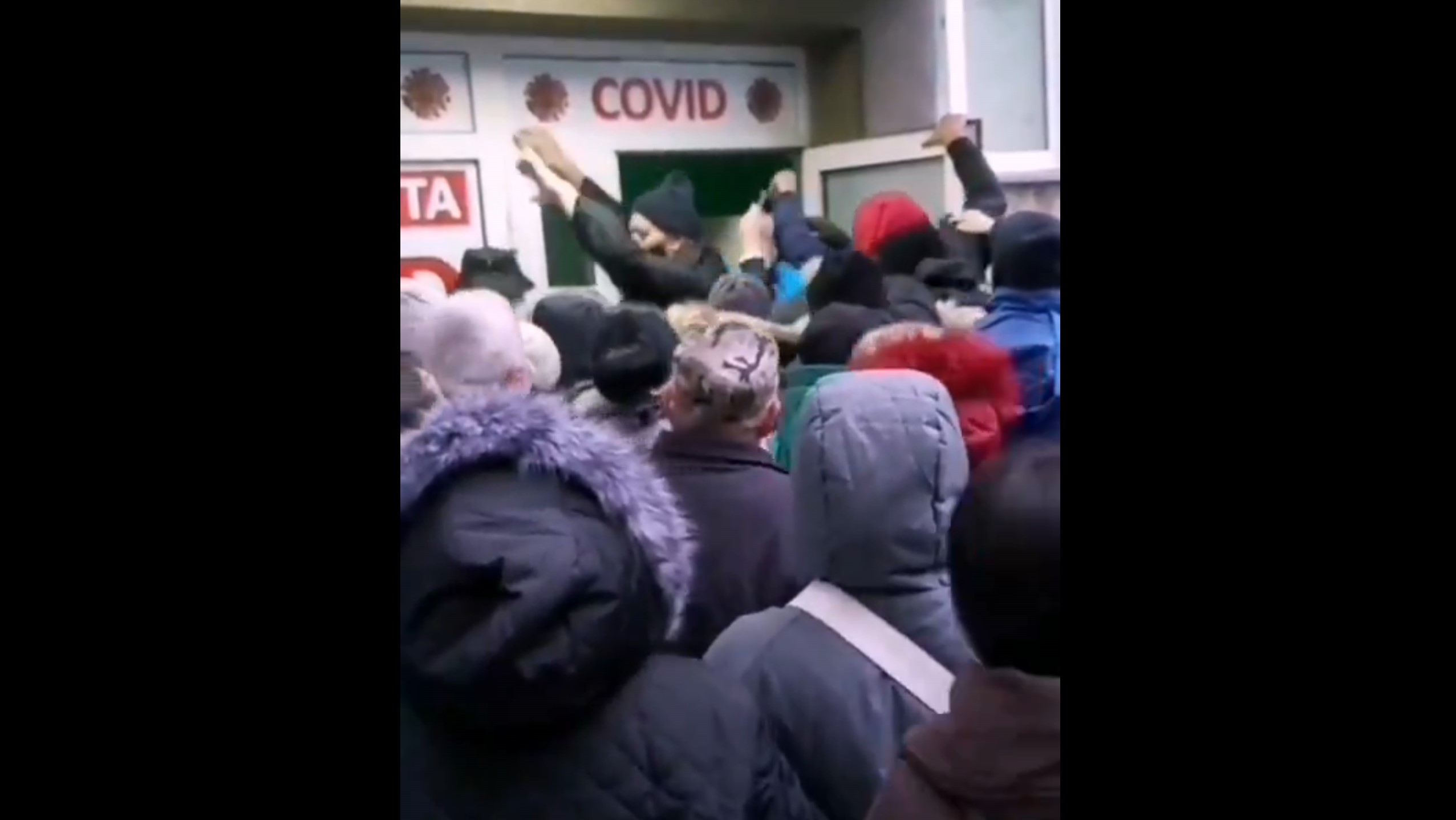 Pozarevac covid, bolnica, guzva, corona, coronavirus, korona, koronavirus