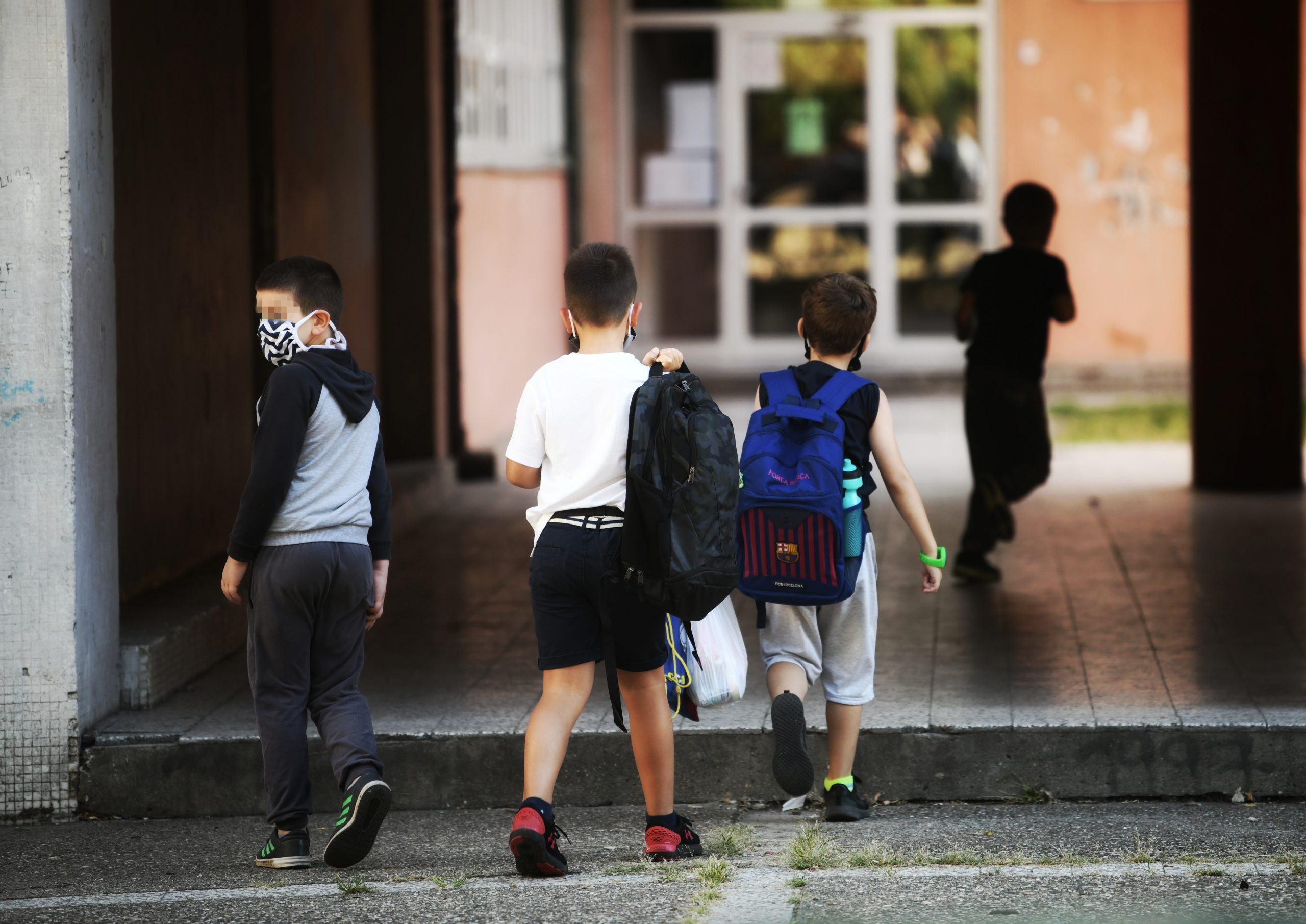 Beograd 02. septembar 2020. Osnovna skola Djuro Strugar, pocetak skolske godine, deca, djaci, ucenici, zastitna maska, mere zastite Foto:Vesna Lalić/Nova.rs
