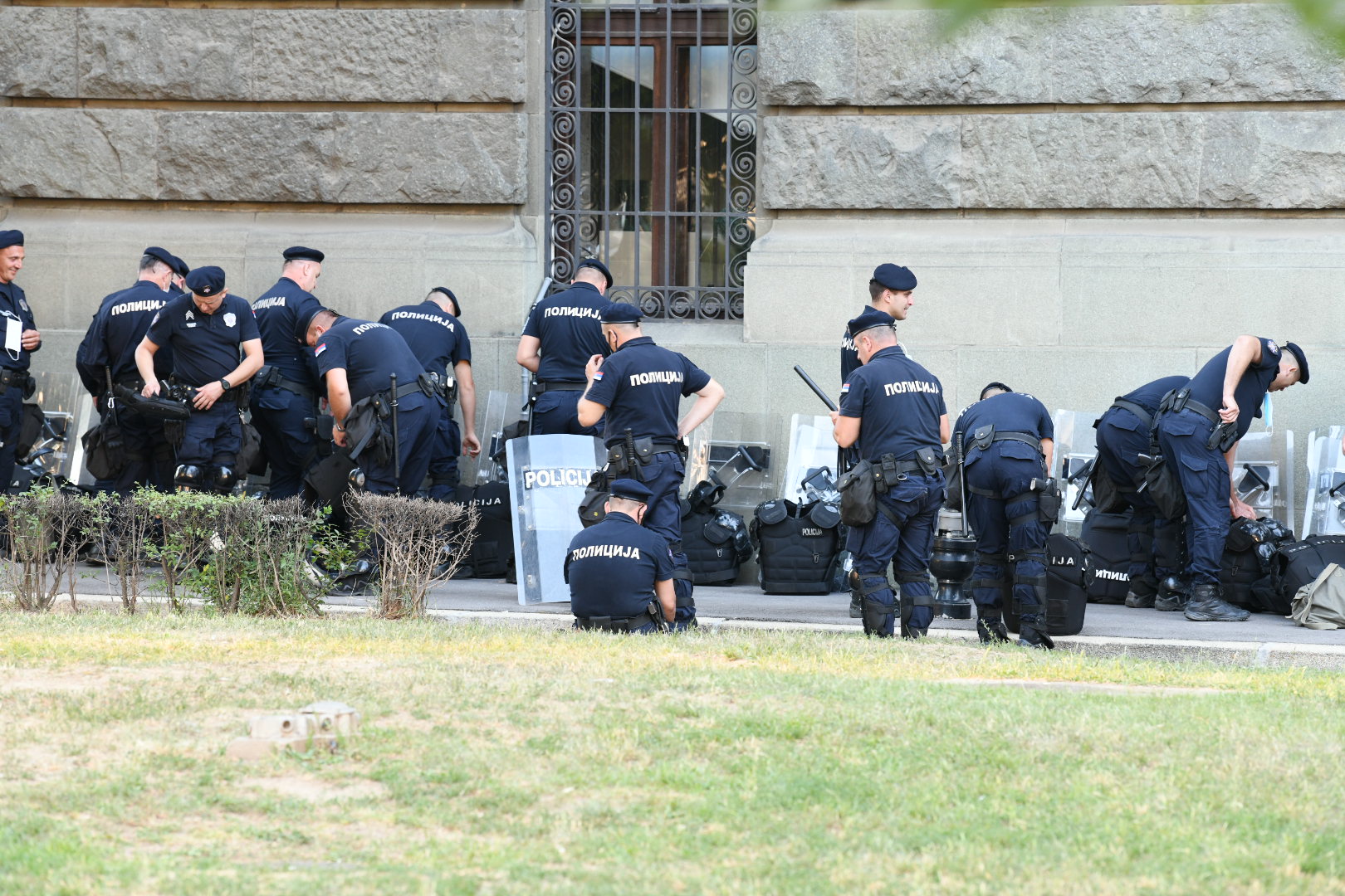 Beograd 13. jul 2020. Skupstina Srbije uoci pocetka sedmog dana protesta, policija oko Skupstine ceka da pocne Foto:Vesna Lalić/Nova.rs