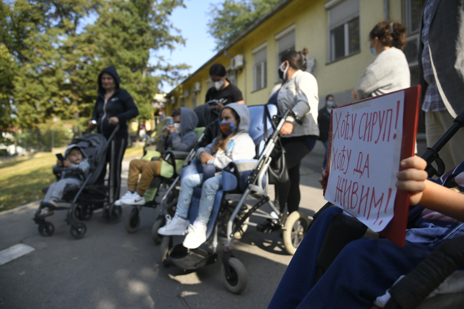 Beograd 22.09.2020. Roditelji, protest, bolesna deca, spinalna atrofija mišića, lek, Neurološka i pshijatriska klinika za decu Foto: Nemanja Jovanović/Nova.rs