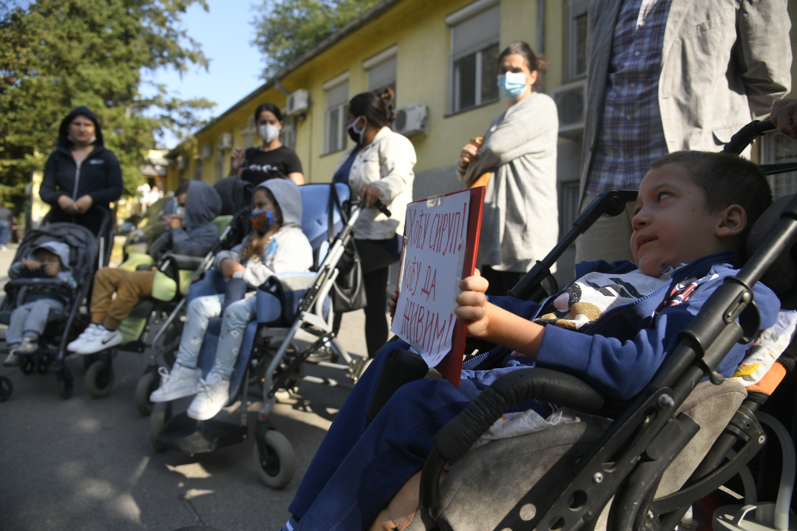 Beograd 22.09.2020. Roditelji, protest, bolesna deca, spinalna atrofija mišića, lek, Neurološka i pshijatriska klinika za decu Foto: Nemanja Jovanović/Nova.rs