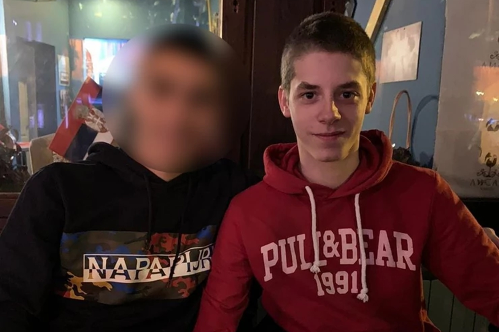 Decaku treba krv, A .Ž.