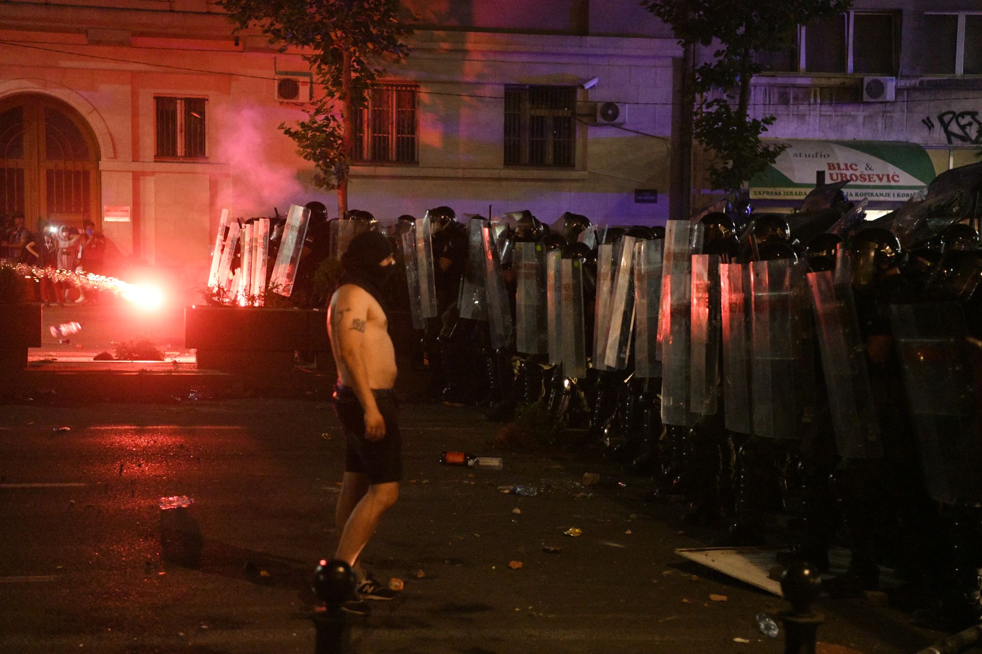 Beograd 08.07.2020. Protest, drugi dan demonstracija, haos, suzavac, paljenje, povređeni, policija Foto: Filip Krainčanić/Nova.rs