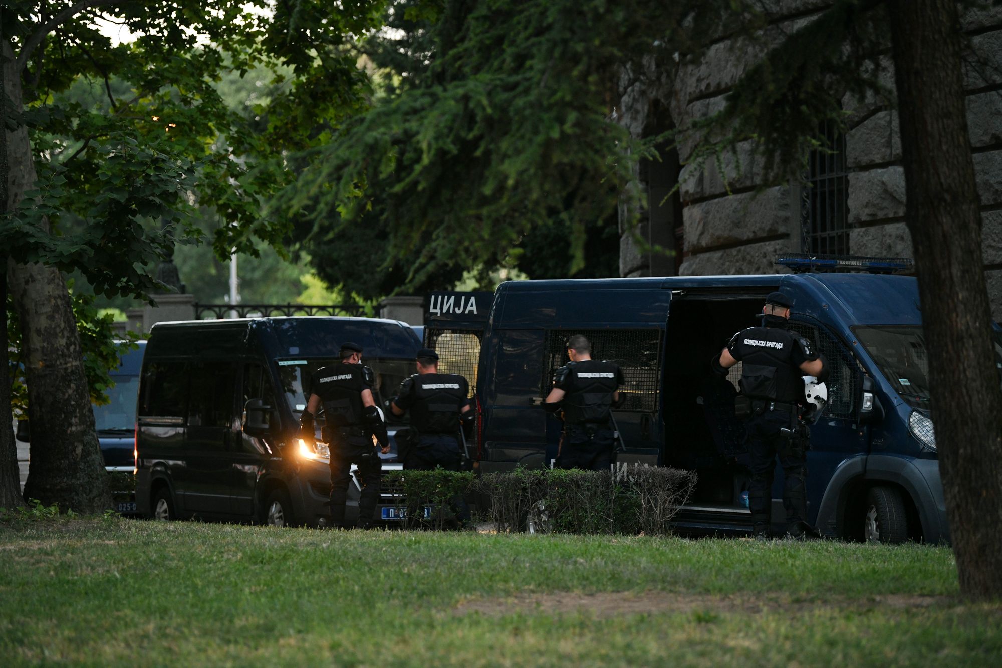 Beograd 10.07.2020. Policija, marica, vozila, ljudi, Skupština Srbije, protest, četvrti dan, 4 dan Foto: Filip Krainčanić/Nova.rs