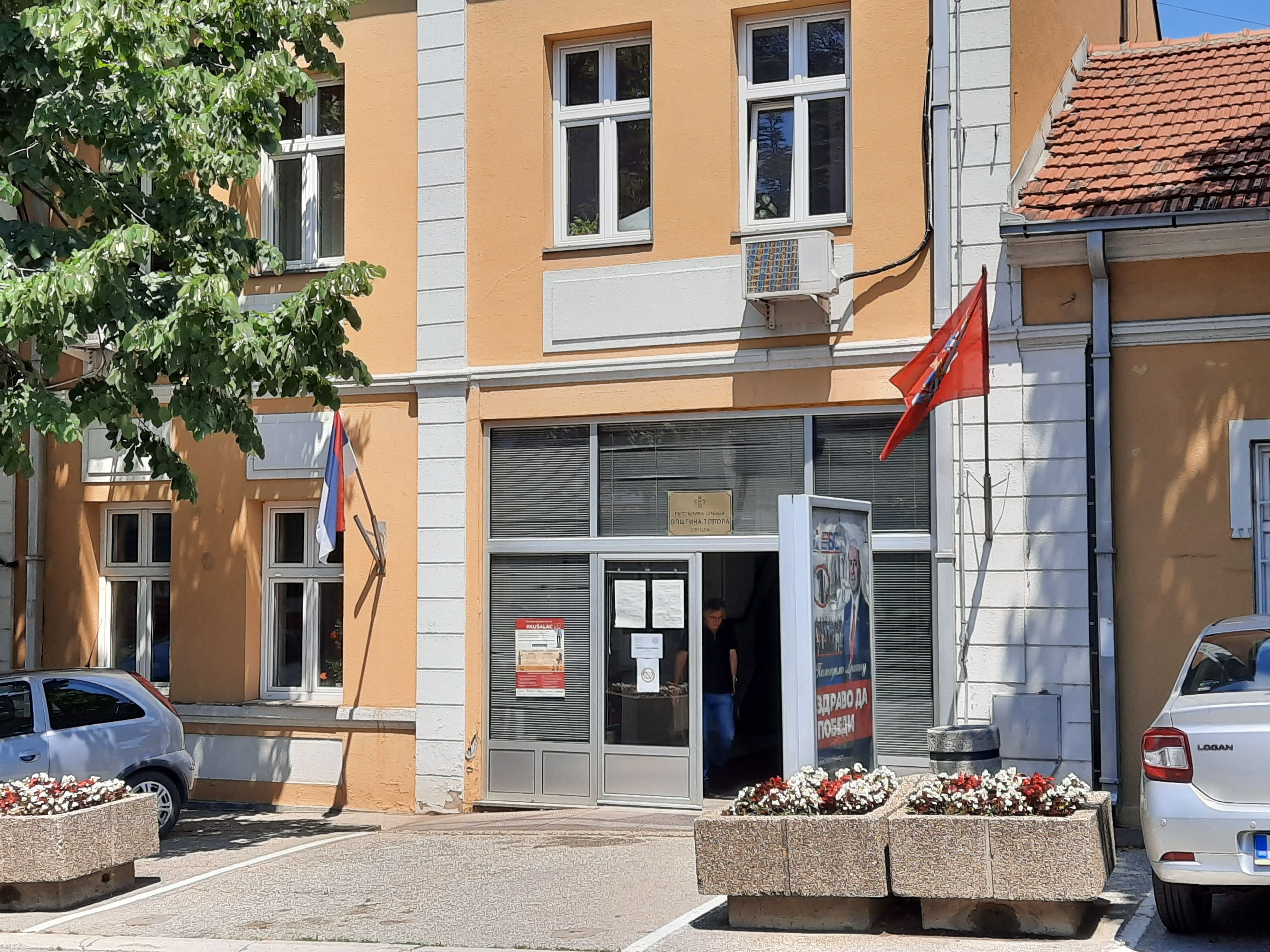 zgrada opstine topola