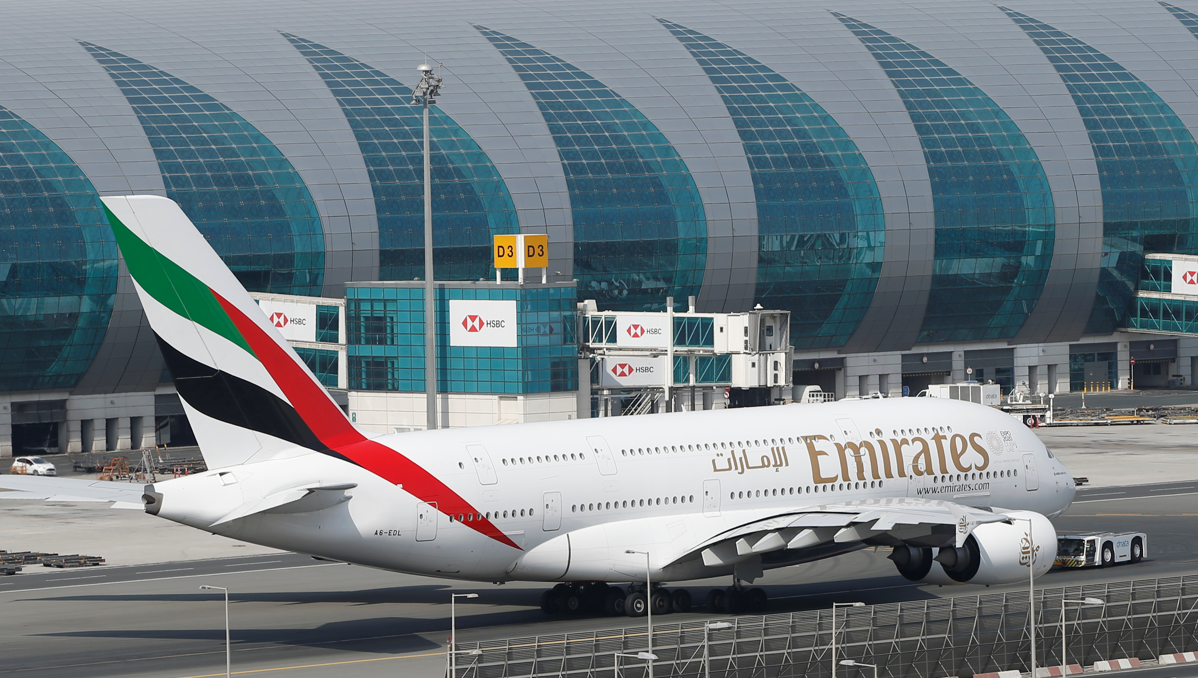 emirates airlines World's leading carriers reroute their flights in Arab Gulf region