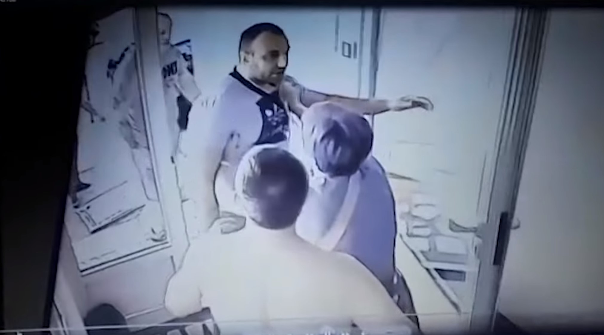 Batinaši pretukli mladića i njegovu majku u Šapcu