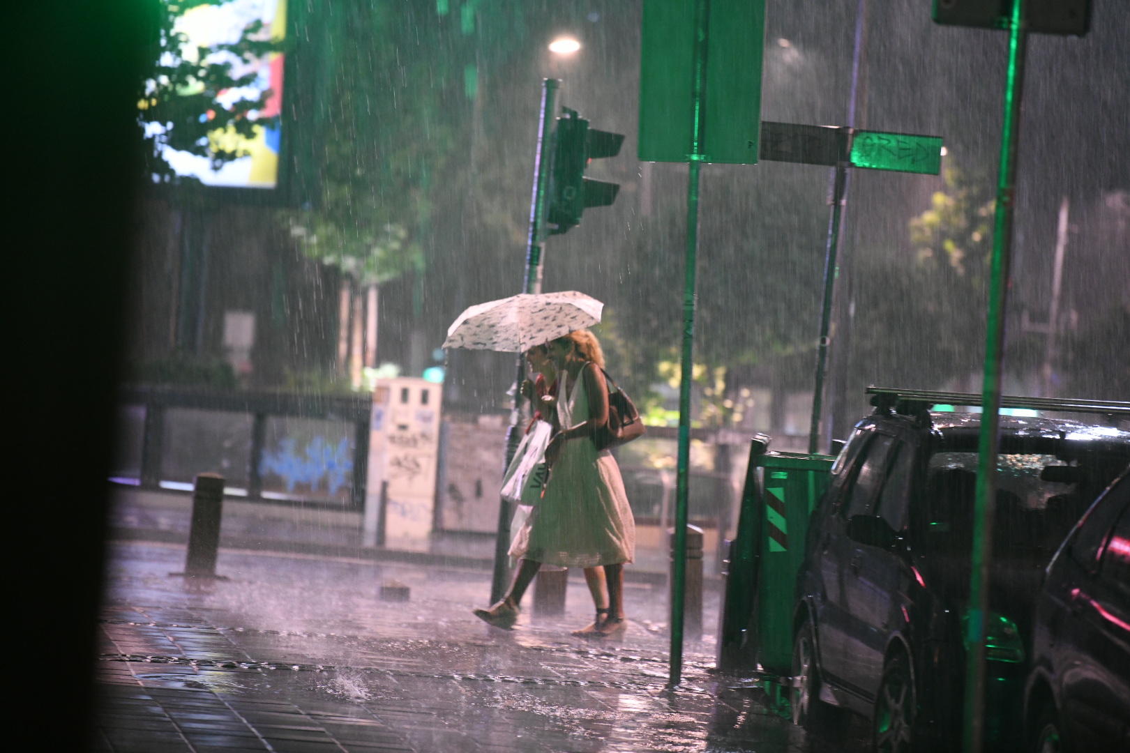 Beograd 08. avgust 2020. Jaka kisa pracena grmljavinom i po kojom munjom veceras nije zaobisla prestonicu Foto:Vesna Lalić/Nova.rs