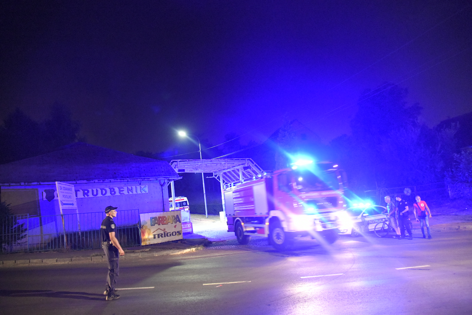 Beograd, 08.09.2020. Požar, Slanački put, zapalio se magacin preduzeća za reciklažu Foto: Nemanja Jovanović/Nova.rs