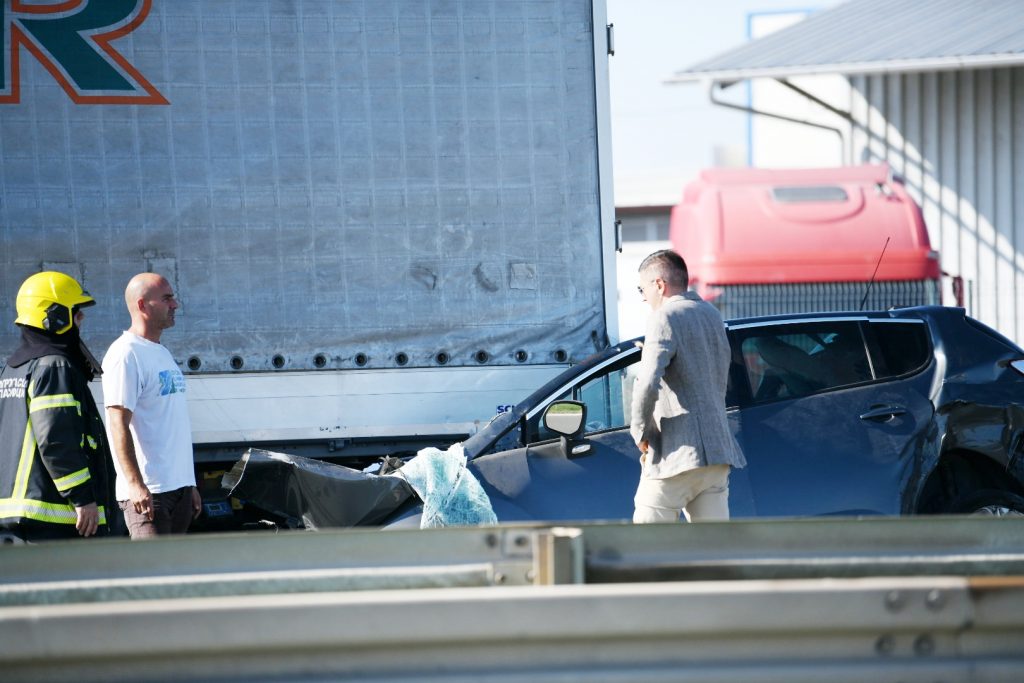 Beograd 09.09.2020. Saobraćajna nesreća, udes, sudar, automobil, kamion, šleper, petlja, Dobanovci Foto: Vesna Lalić/Nova.rs