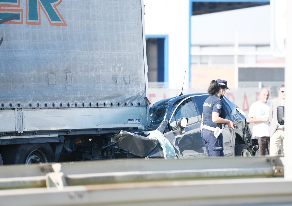 Beograd 09.09.2020. Saobraćajna nesreća, udes, sudar, automobil, kamion, šleper, petlja, Dobanovci Foto: Vesna Lalić/Nova.rs