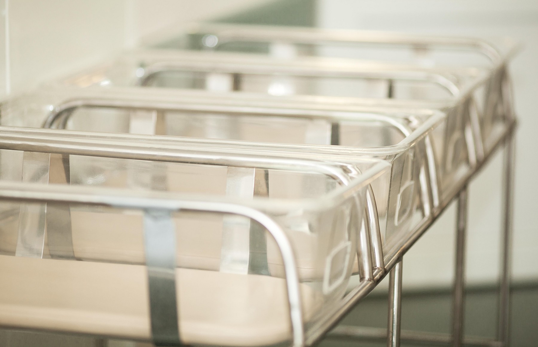 Close up of a range of empty baby containers in the maternity hospital,Image: 254427855, License: Royalty-free, Restrictions: , Model Release: no, Credit line: Danil Roudenko / Alamy / Alamy / Profimedia