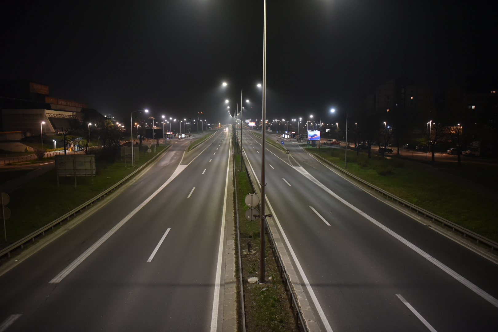 Beograd 20.03.2020. Novi Beograd, autoput, auto put, Policijski čas, treći dan, dan tri, dan 3, vanredno stanje, koronavirus, prazan grad, prazne ulice, policija Foto: Nemanja Jovanović/Nova.rs