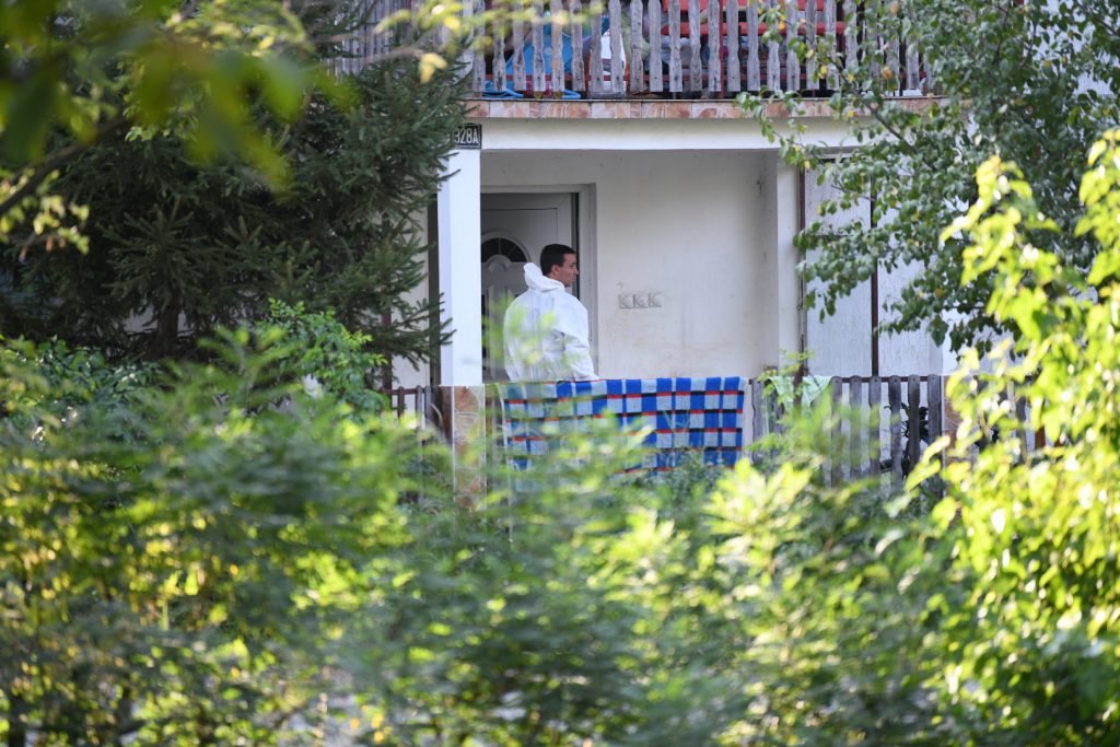 Beograd, 14.09.2020.  Borča, Kotež, ubistvo i samoubistvo, majka i sin Foto: Vesna Lalić/Nova.rs