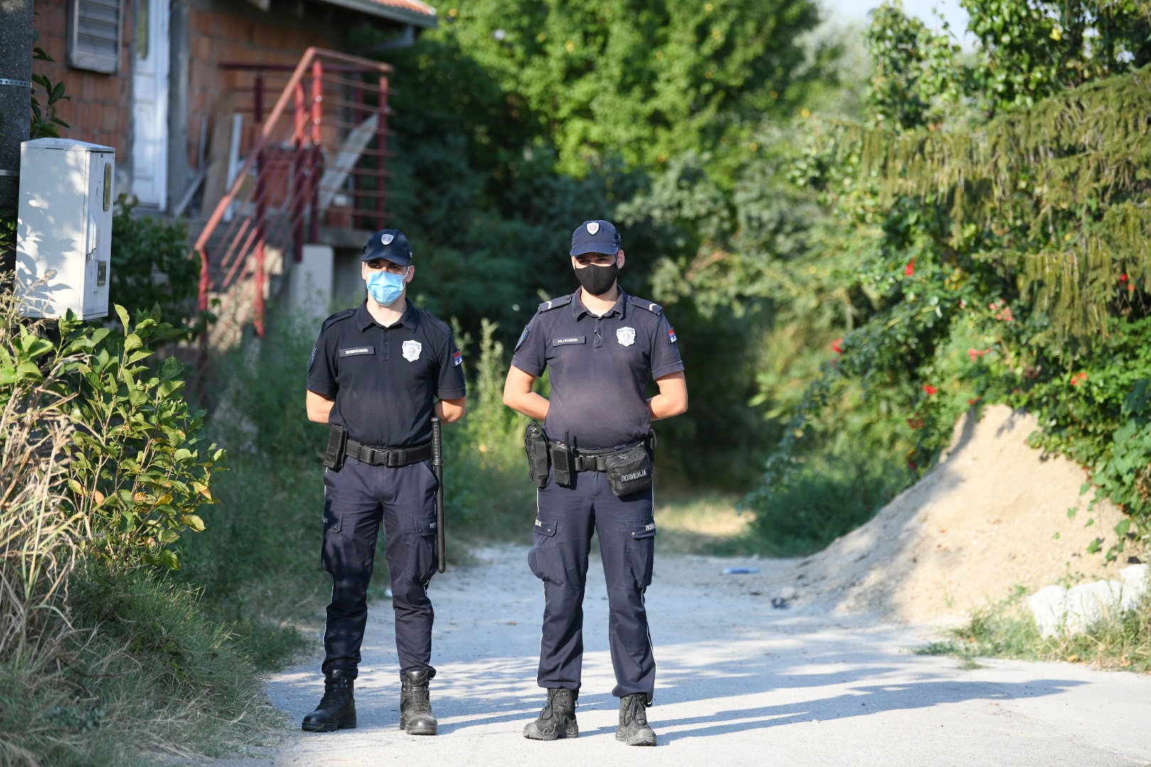 Beograd, 14. septembar 2020.  Borča, Kotež, ubistvo i samoubistvo, majka i sin, policija, uvidjaj Foto:Vesna Lalić/Nova.rs