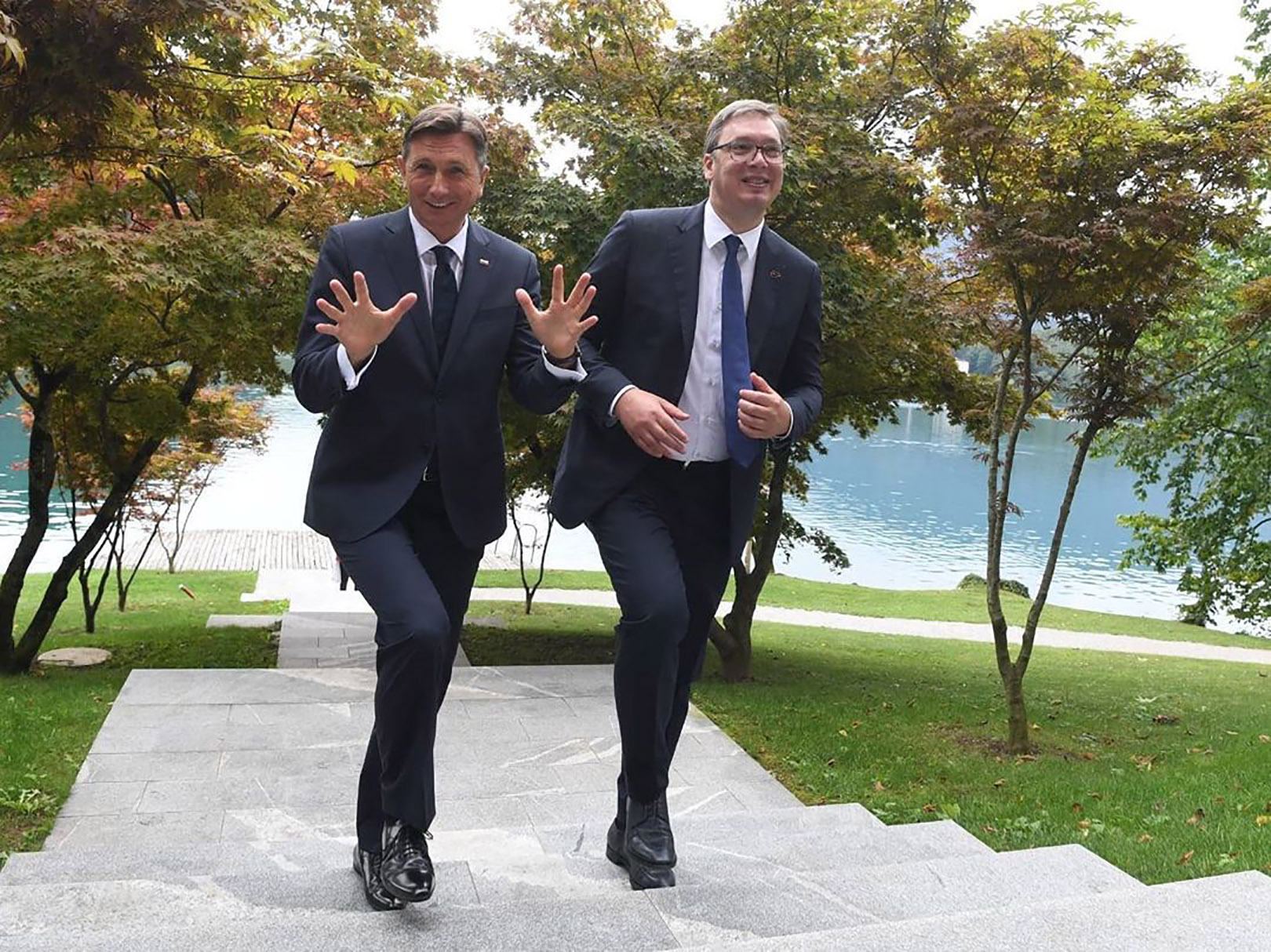 Bled, 31. avgusta 2020 - Predsednik Republike Srbije Aleksandar Vucic prisustvuje rucku koji organizuje predsednik Republike Slovenije Borut Pahor.TANJUG/ INSTAGRAM/ BUDUCNOSTSRBIJEAV/bs/ fotografija niske rezolucije