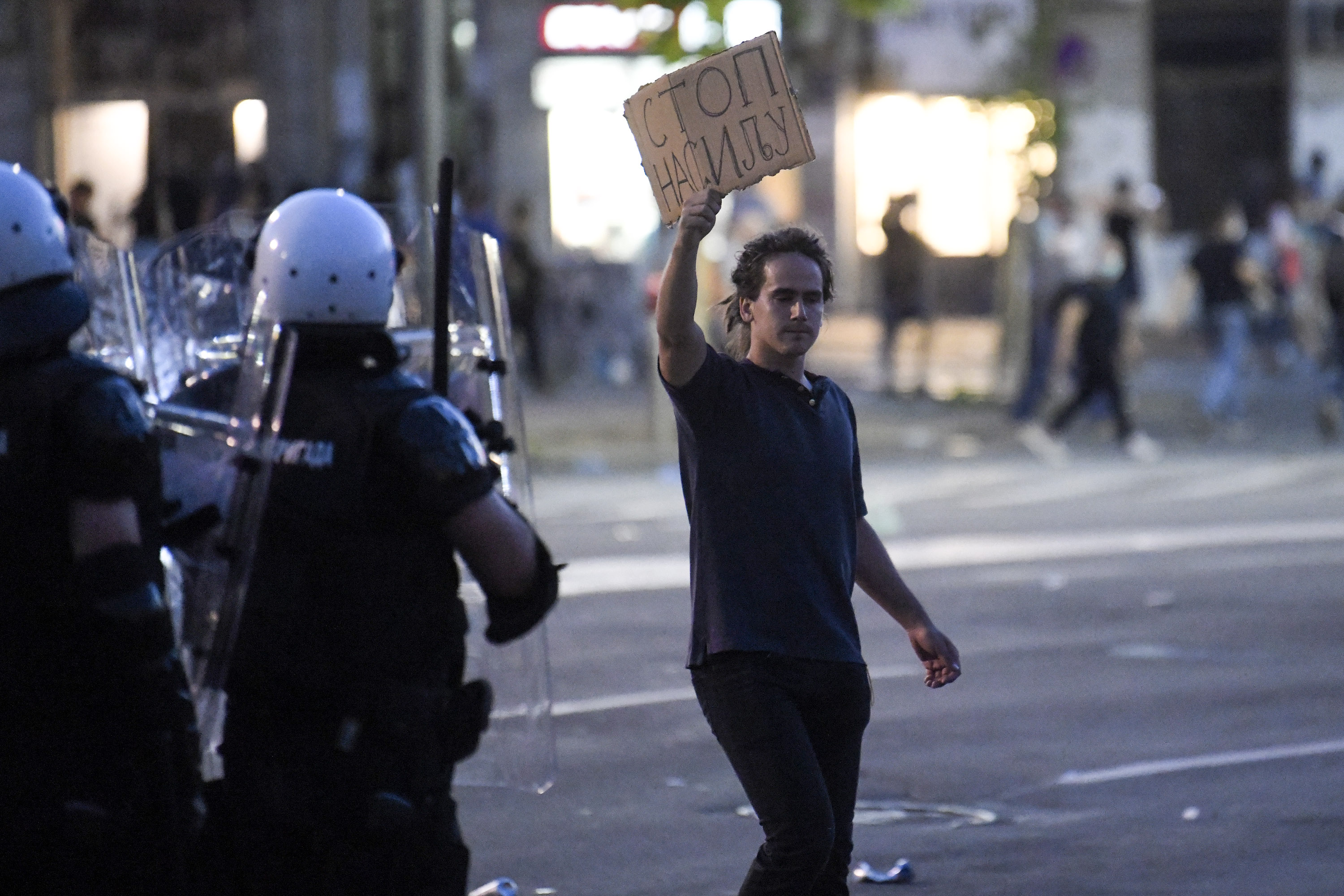 Beograd 07.07.2020. Drugi dan protesta, 2 dan. Igor Šljapić, UHAPŠENI STUDENT, transparent, protest, demonstracije Foto: Nemanja Jovanović/Nova.rs