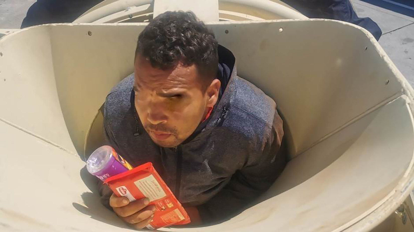 migranti u mesalici za beton