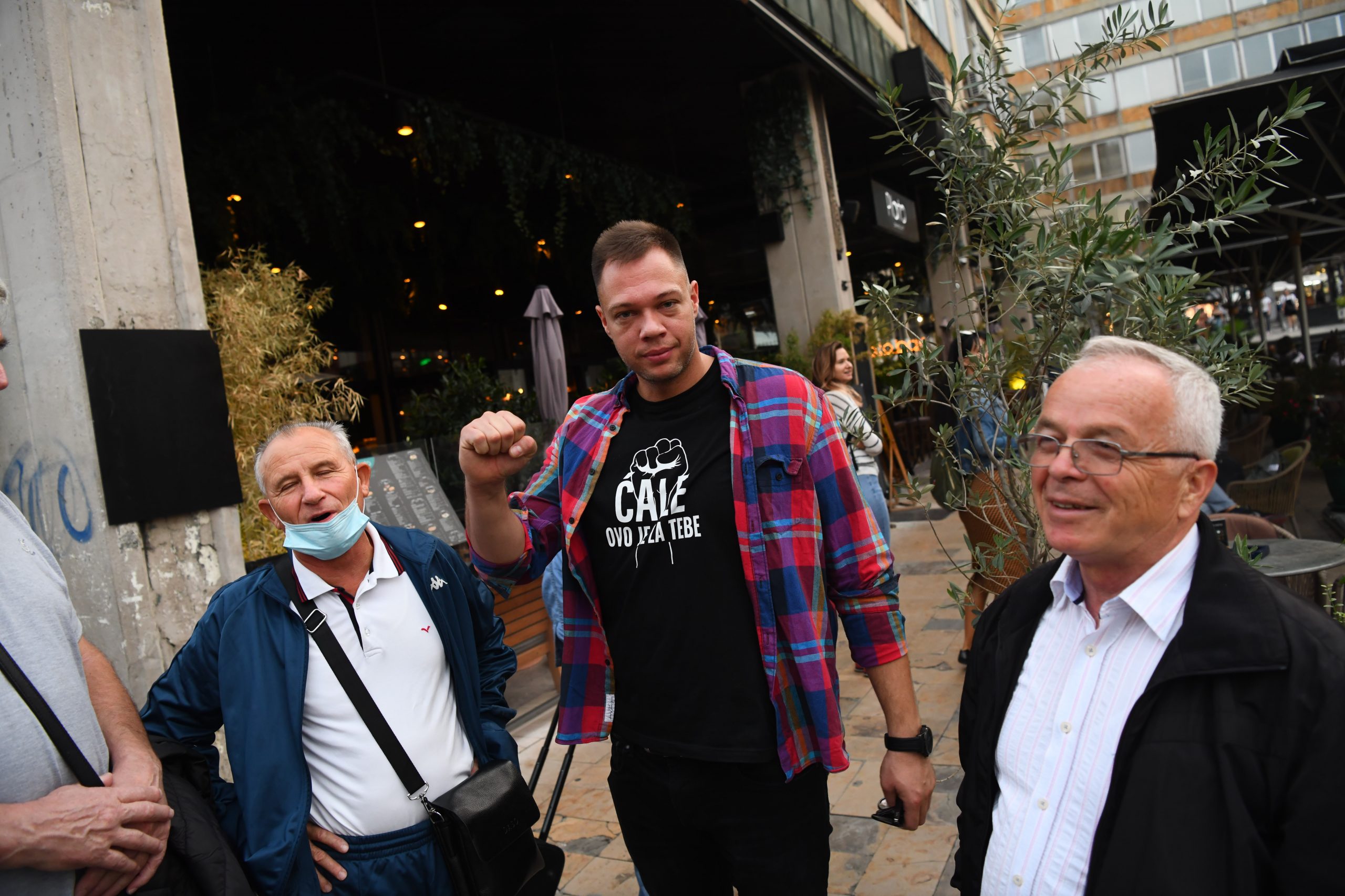 Beograd 03.10.2020. Petar Đurić, Petar Djurić. Transparent. Studentski protest, studenti, protest, studentski trg, plato ispre Filozofskog fakulteta Foto: Goran Srdanov/Nova.rs