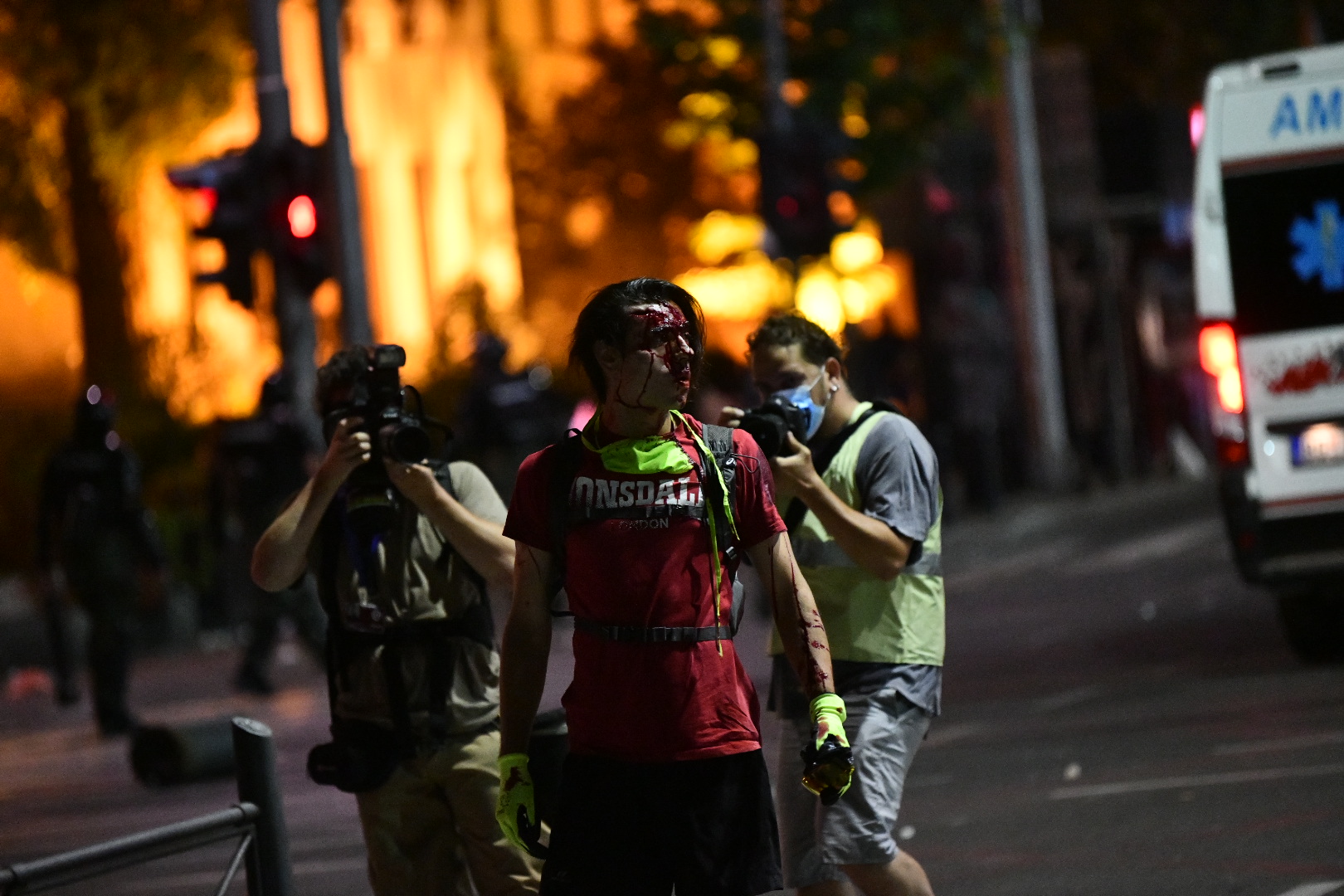 Beograd 08.07.2020. Protest, drugi dan demonstracija, haos, suzavac, paljenje, povređeni, policija Foto: Vladislav Mitić/Nova.rs