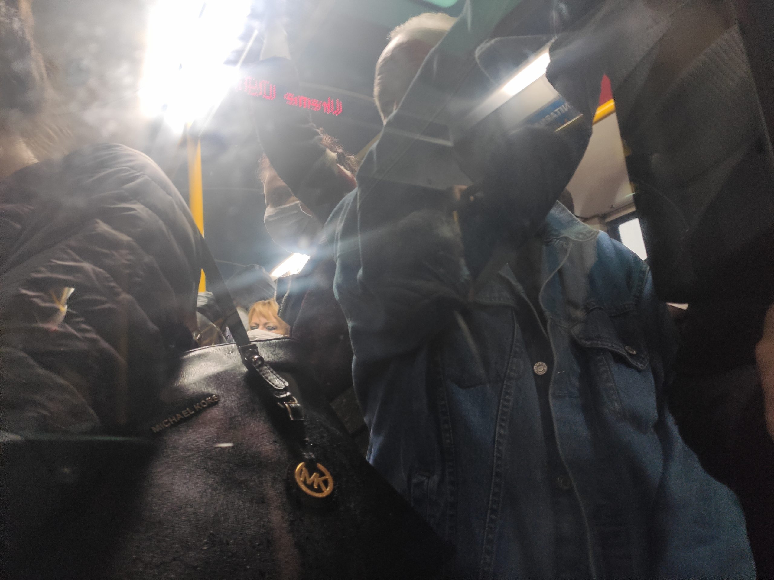 Beograd, 08.10.2020. Beograd, autobuska stanica, kiša, gužva, gsp