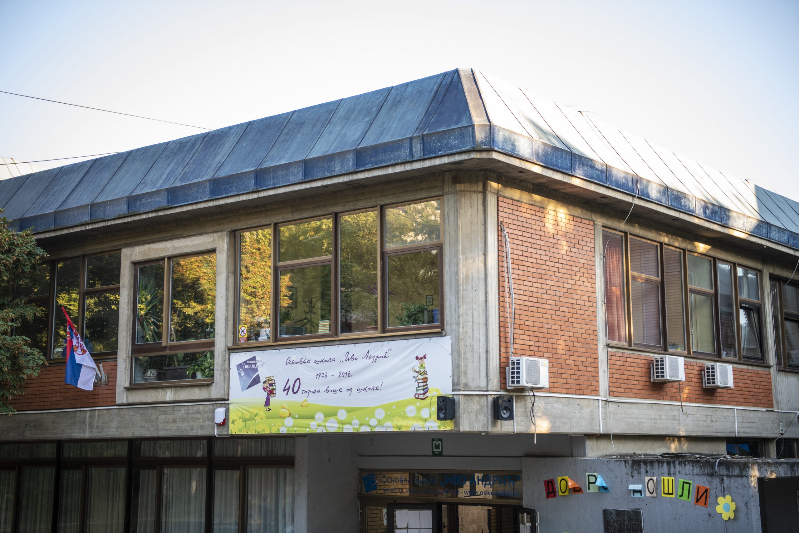 Beograd 04.09.2020. Osnovna škola Ivo Andrić, protest, skup Foto: Dragan Mujan/Nova.rs