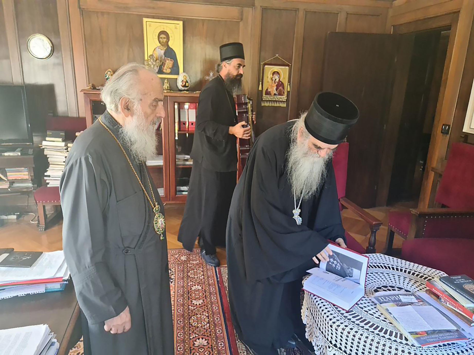 amfilohije i irinej mitropolija 1v