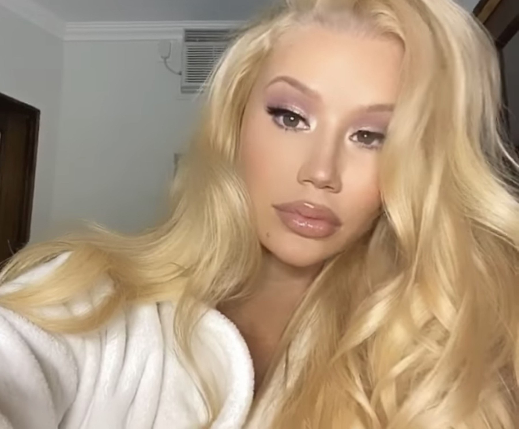 JUNE - CELEBRITY SOCIAL MEDIA PHOTOS