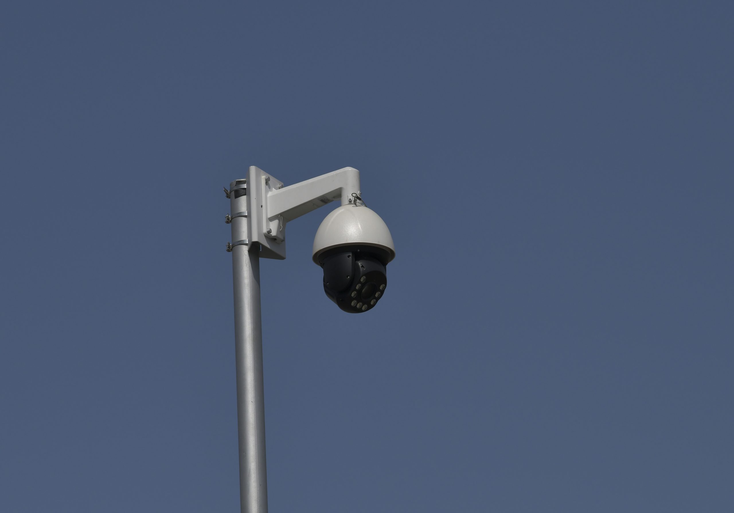nadzorne kamere, kamere za pracenje saobracaja, ulicne kamere, kamera, posmatranje, osmatranje,