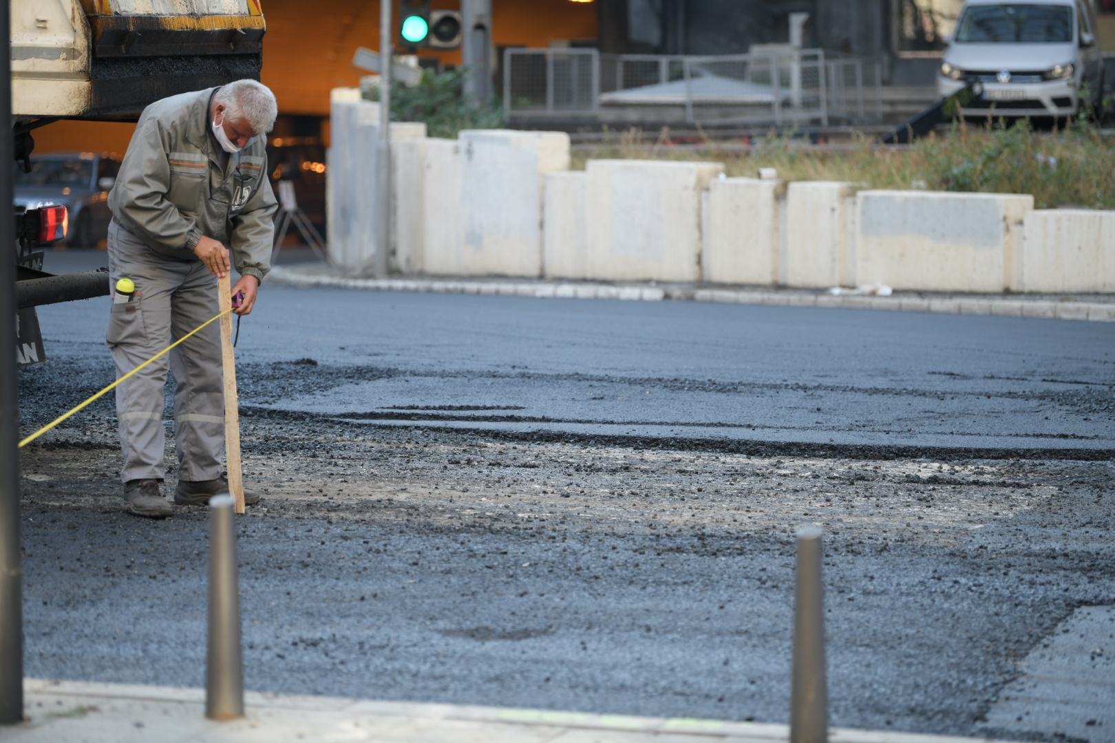 Beograd 11. oktobar 2020. Decanska ulica radovi, raskopana, sanacija, rekonstrukcija, zatvorena ulica za saobracaj, otezan saobracaj po gradu asfalt asfaltiranje Foto:Dragan Mujan/Nova.rs