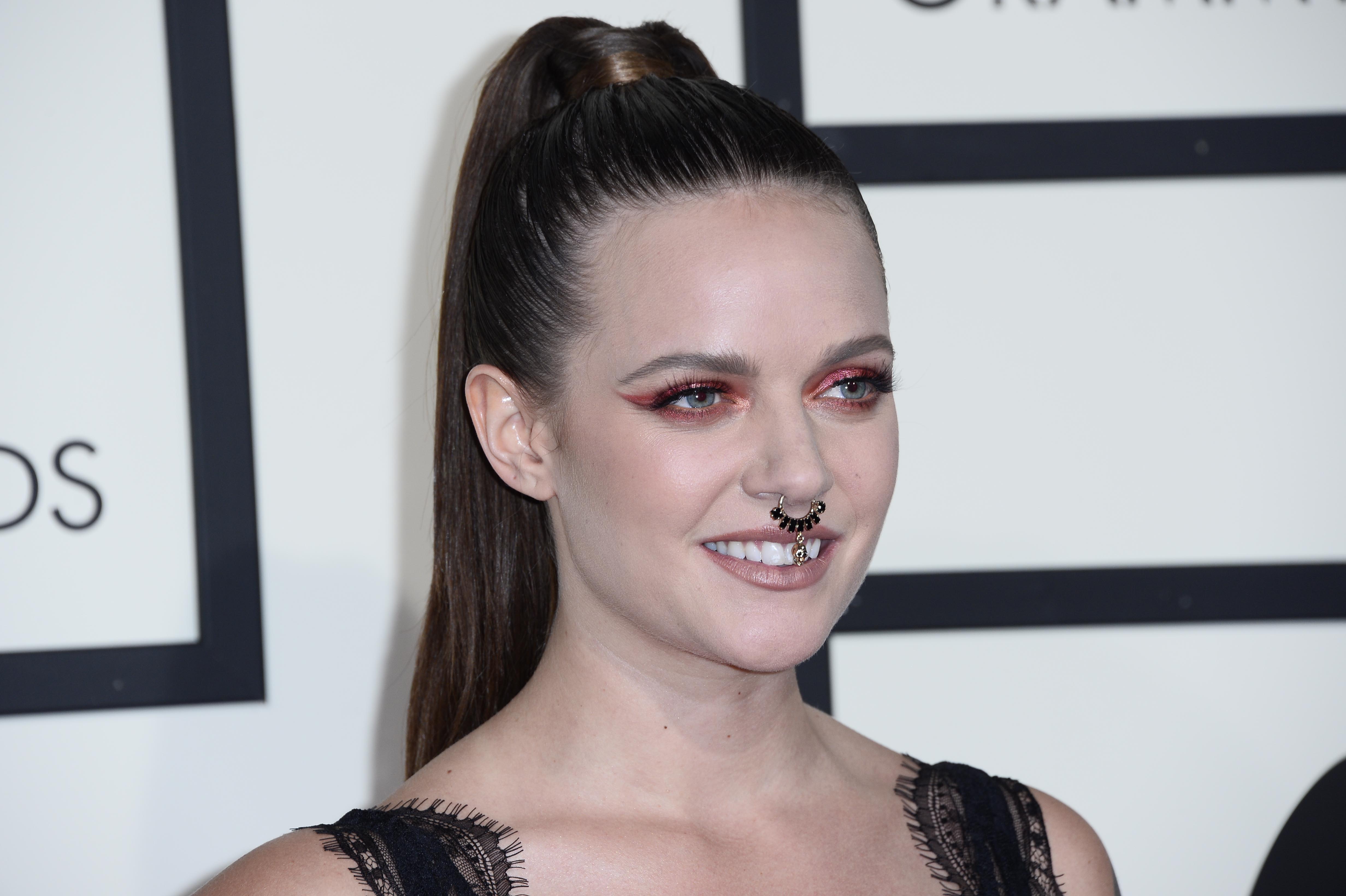epa05163442 Tove Lo arrives for the 58th annual Grammy Awards ceremony at the Staples Center in Los Angeles, California, USA, 15 February 2016.  EPA/PAUL BUCK