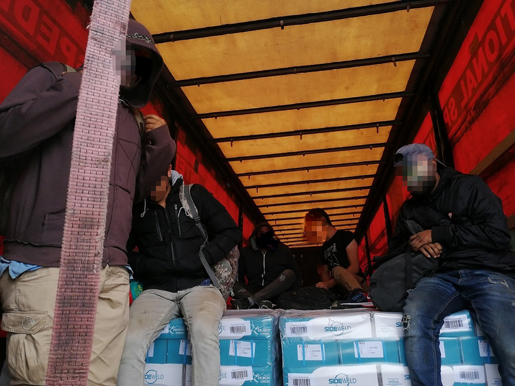 Niš, 05.08.2020. Migranti, krijumčarenje, šverc, kamion, prikolica Foto: Uprava carina