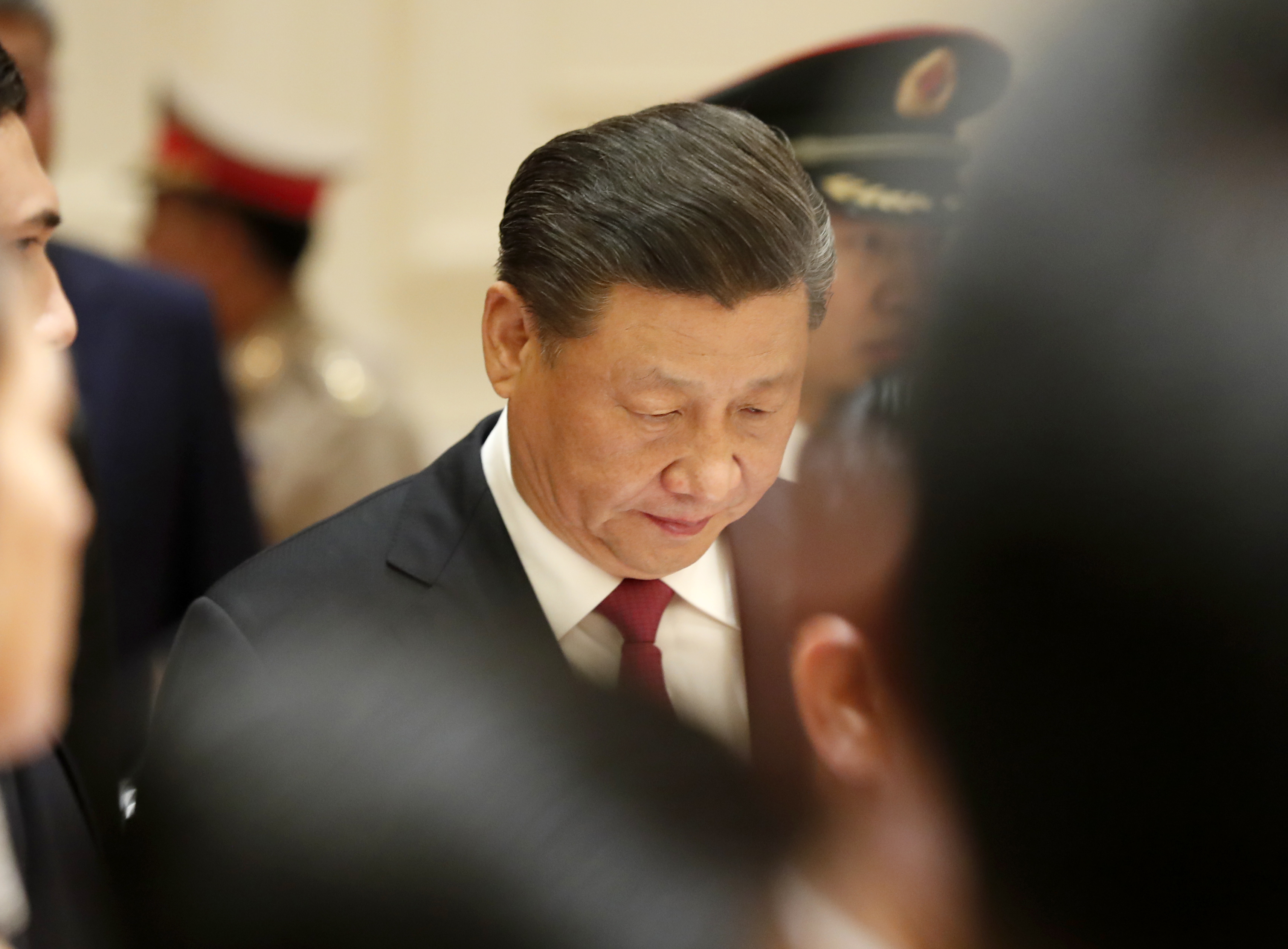 epa08135414 Chinese President Xi Jinping (C) arrives at the Presidential Palace in Naypyitaw, Myanmar, 17 January 2020. Xi Jinping is on an official two-day visit to Myanmar.  EPA-EFE/NYEIN CHAN NAING