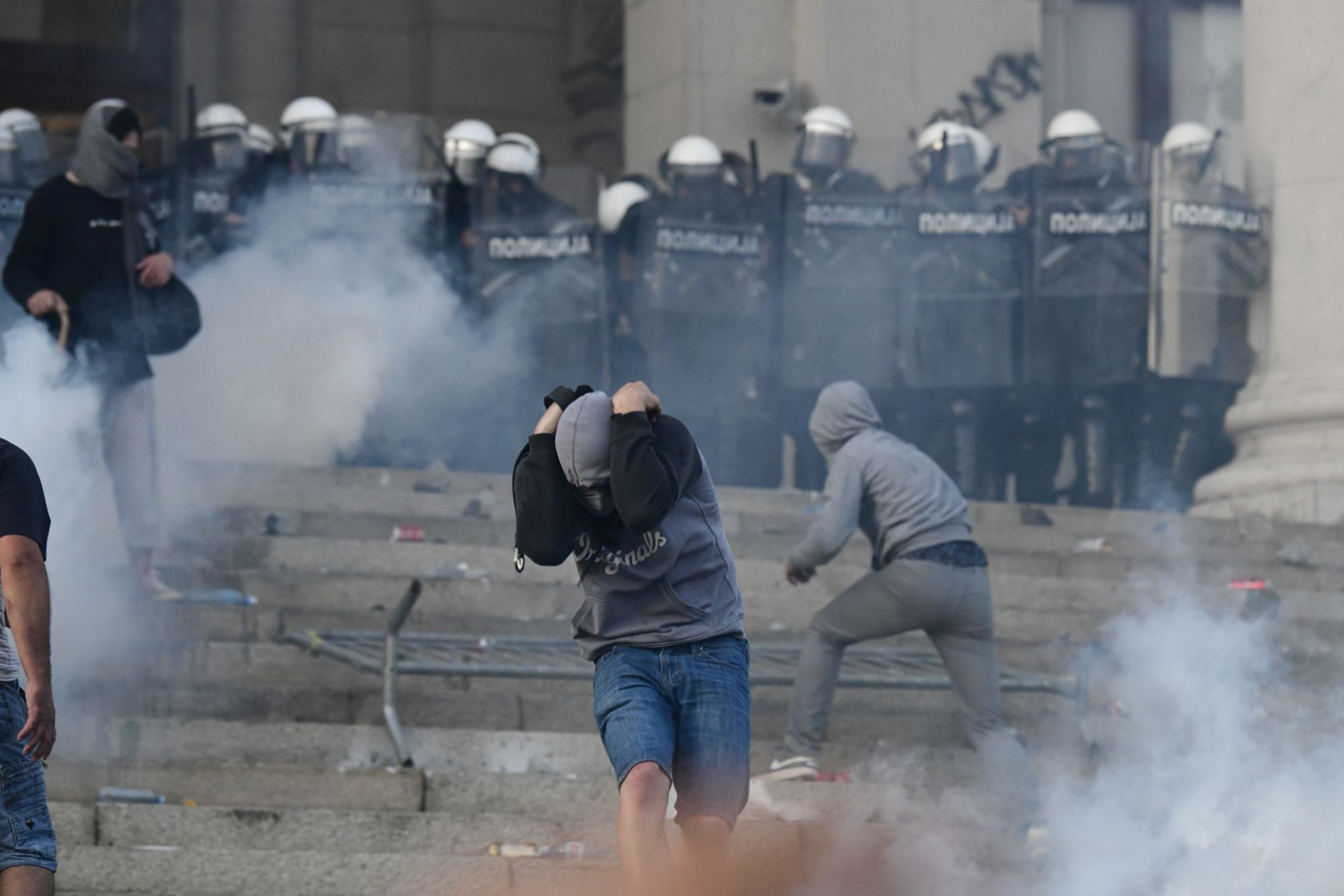 novanova Beograd 08.07.2020. Protest, drugi dan demonstracija, haos, suzavac, paljenje, povređeni, policija Foto: Goran Srdanov/Nova.rs