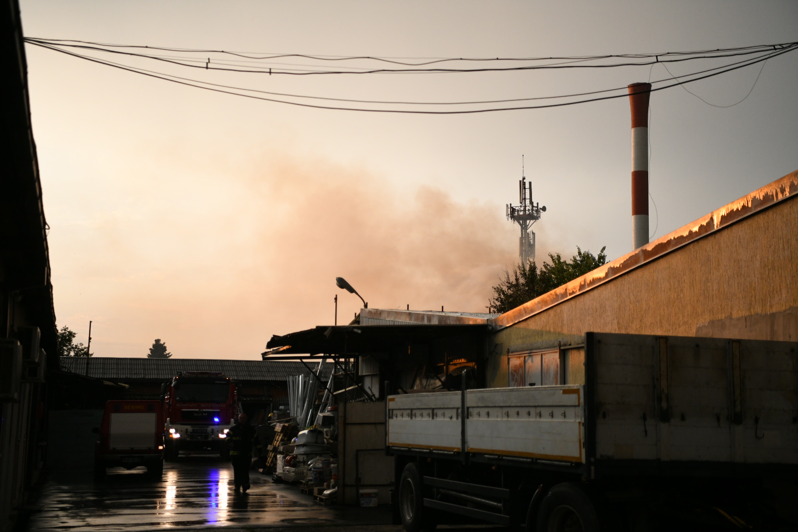 Beograd, 09.8.2020. Požar, Dorćol, Skladište Jugo gradnje Foto: Vesna Lalić/Nova.rs