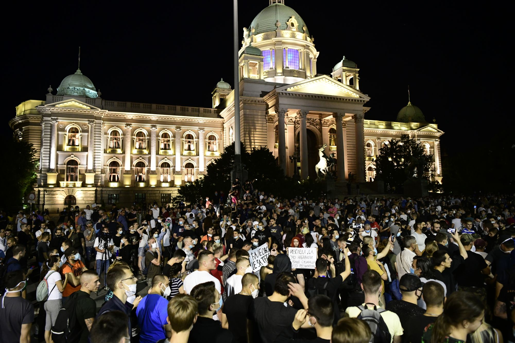 Beograd 09.07.2020. Protest, treći dan, demonstracije, Skupština Srbije, sedenje, mirni protest, ne nasedaj, sedi Foto: Goran Srdanov/Nova.rs