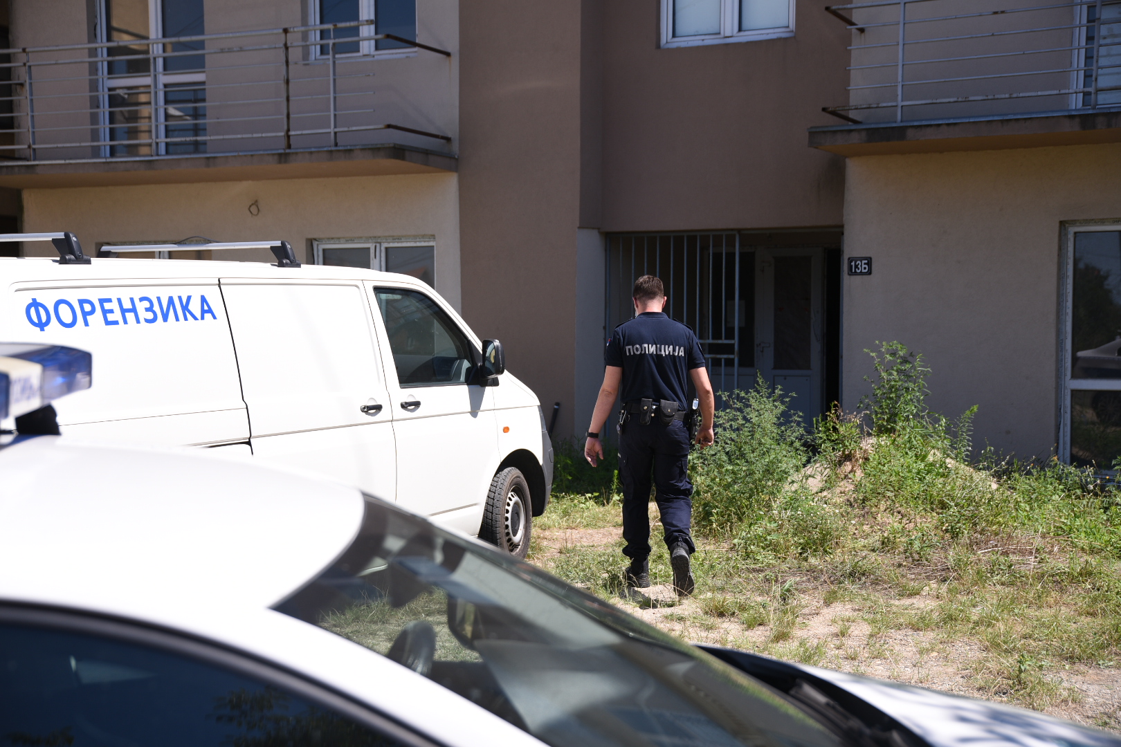 Beograd, 13.08.2020. Muškarac ubijen u stanu u Železniku, Železnik uviđaj policija Foto: Dragan Mujan/Nova.rs