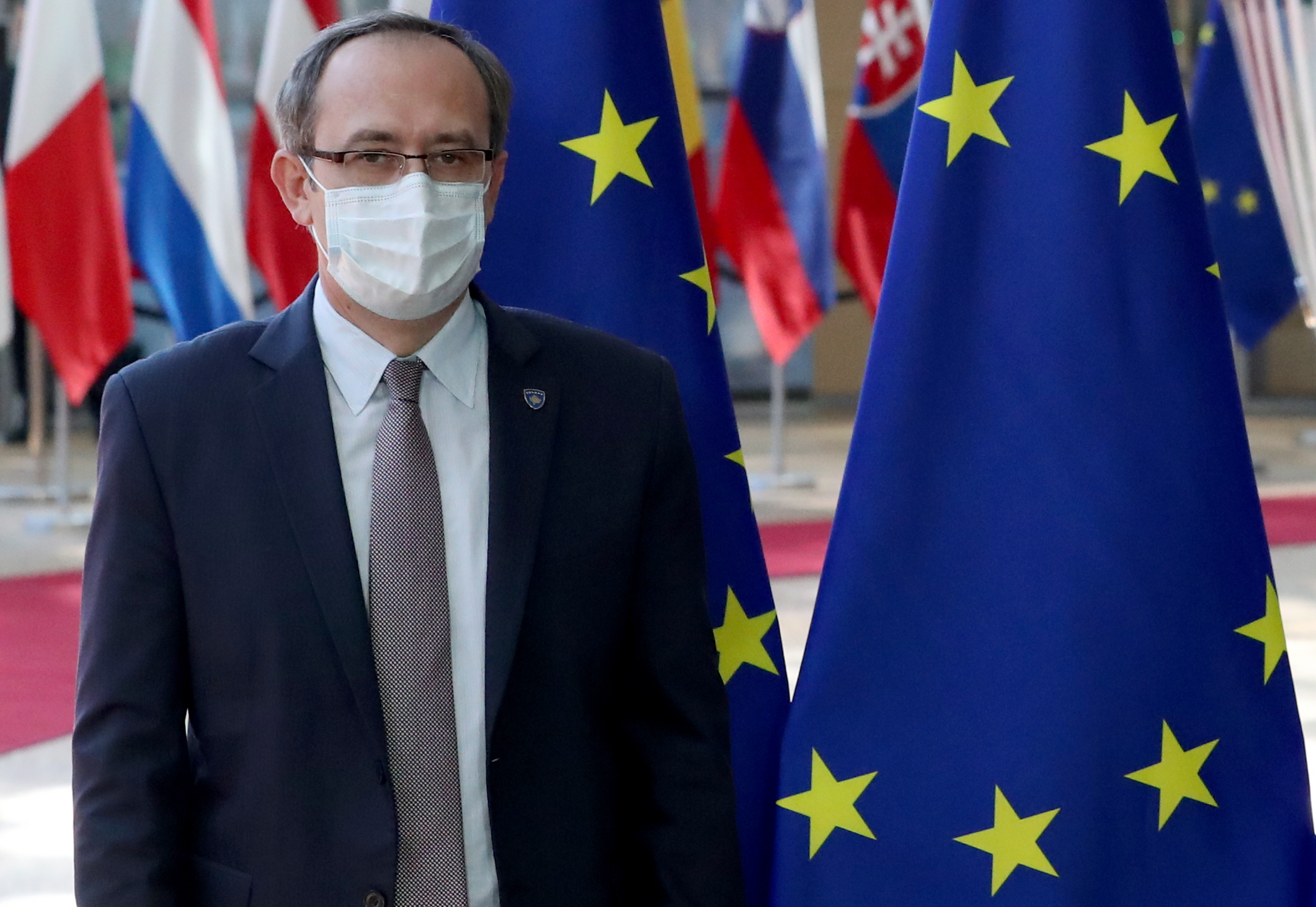 epa08507859 Kosovo's Prime Minister Avdullah Hoti is welcomed by European Council President Michel (not pictured) in Brussels, Belgium, 25 June 2020.  EPA-EFE/YVES HERMAN / POOL