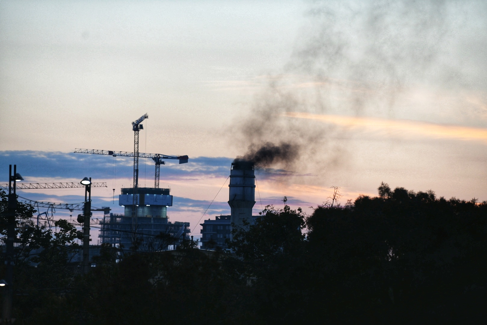 Beograd 17.10.2020. Grad, ulica, prolaznici, ljudi, jesen, miholjsko leto, lepo vreme, koronavirus, pridržavanje, ne pridržavanje mera zaštite, mere zaštite Foto: Vesna Lalić/Nova.rs