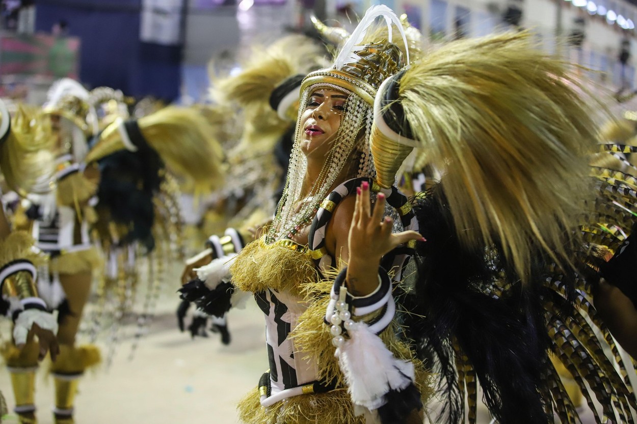 Rio de Janeiro, Brazil. 05th Mar, 2019. Evelyn Bastos Queen of the Mangueira Samba School during a parade of the 2019 Carnival Special Group at the Sambodromo Marques do Sapucai in the city of Rio de Janeiro on Tuesday, 05. (Photo: William Volcov / Brazil