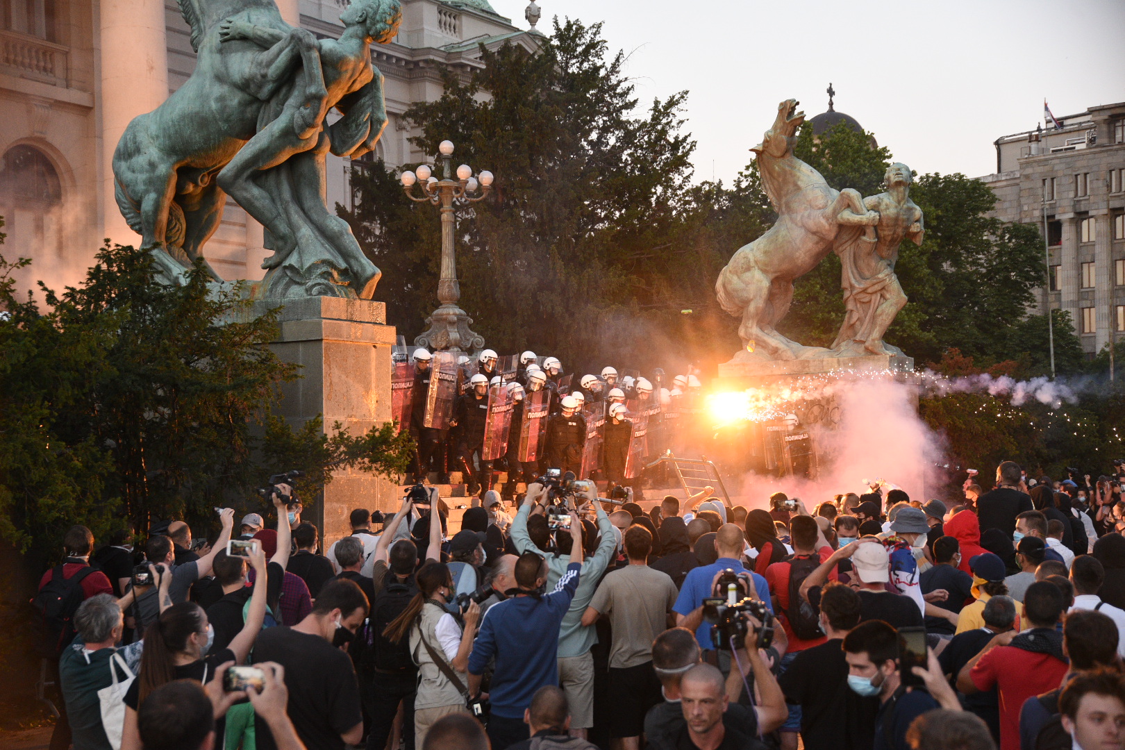 novanova Beograd 08.07.2020. Protest, Skupština, drugi dan demonstracija Foto: Dragan Mujan/Nova.rs