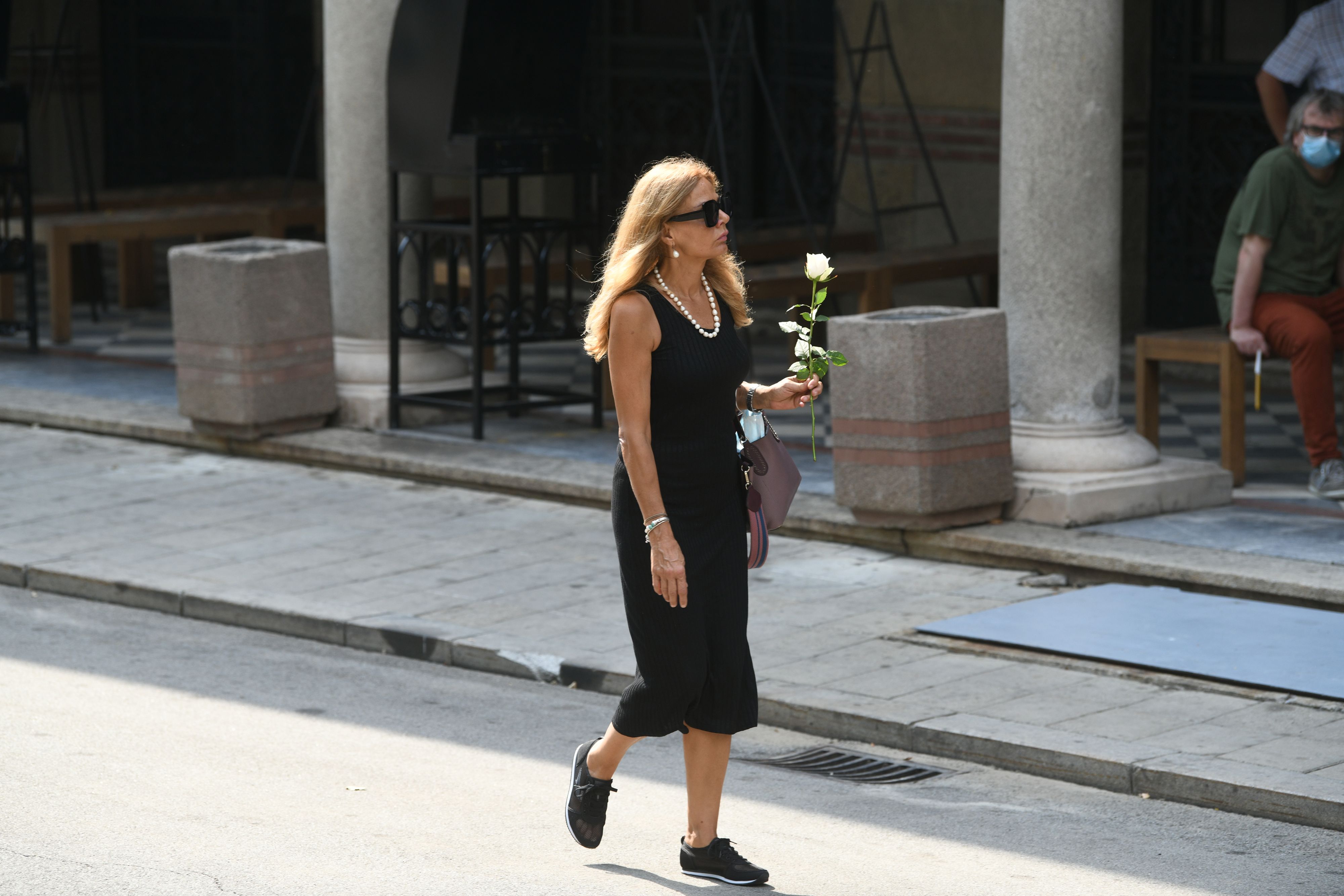 Beograd 08.08.2020. Mirjana Bobić Mojsilović, Sahrana književnice Isidore Bjelica u Aleji zaslužnih građana, na Novom groblju u Beogradu. Isidora Bjelica, sahrana, Novo groblje, Aleja zaslužnih gradjana Foto: Filip Krainčanić/Nova.rs