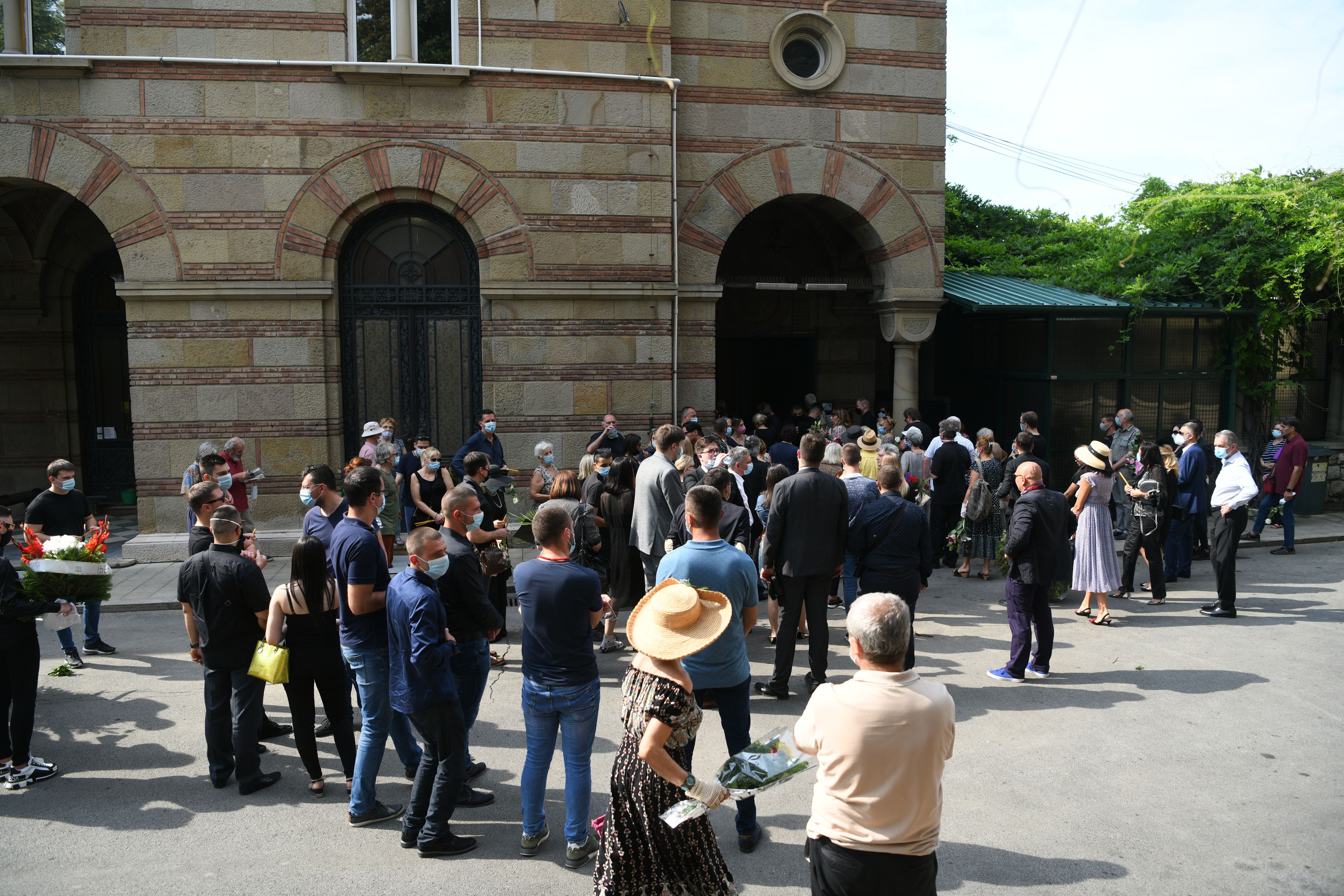 Beograd 08.08.2020. Sahrana književnice Isidore Bjelica u Aleji zaslužnih građana, na Novom groblju u Beogradu. Isidora Bjelica, sahrana, Novo groblje, Aleja zaslužnih gradjana Foto: Filip Krainčanić/Nova.rs