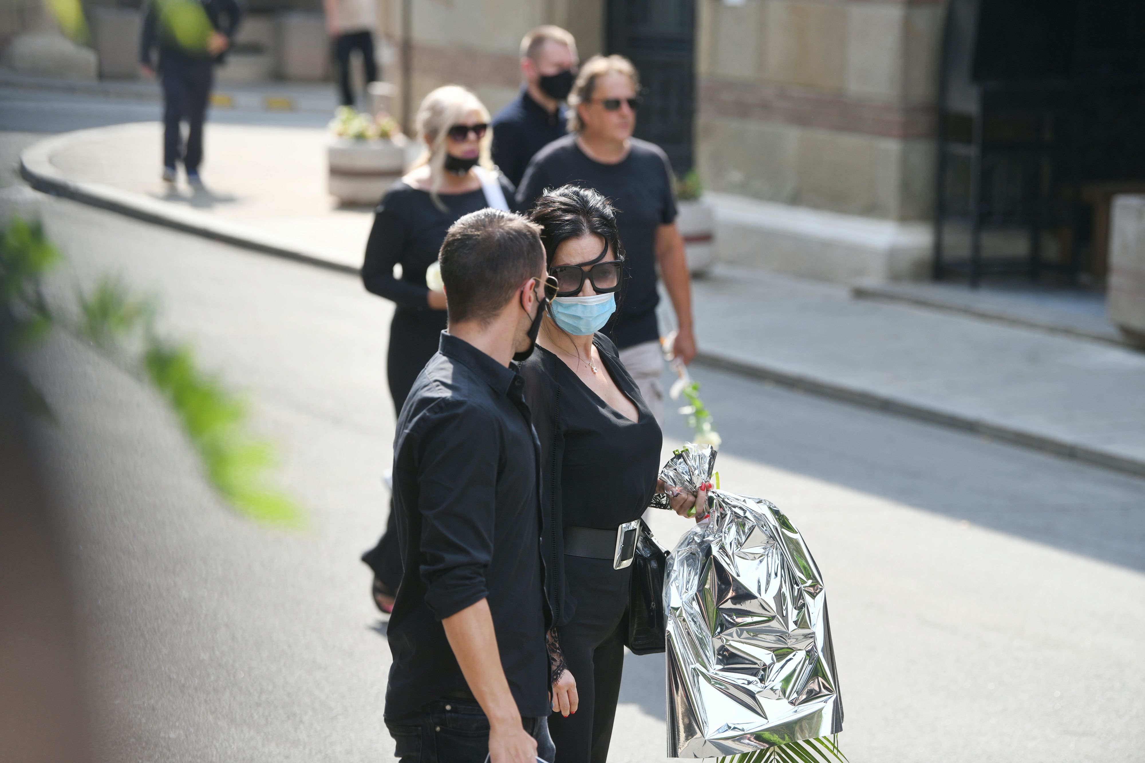 Beograd 08.08.2020. Ceca Ražnatović, Svetlana Ražnatović. Sahrana književnice Isidore Bjelica u Aleji zaslužnih građana, na Novom groblju u Beogradu. Isidora Bjelica, sahrana, Novo groblje, Aleja zaslužnih gradjana Foto: Filip Krainčanić/Nova.rs