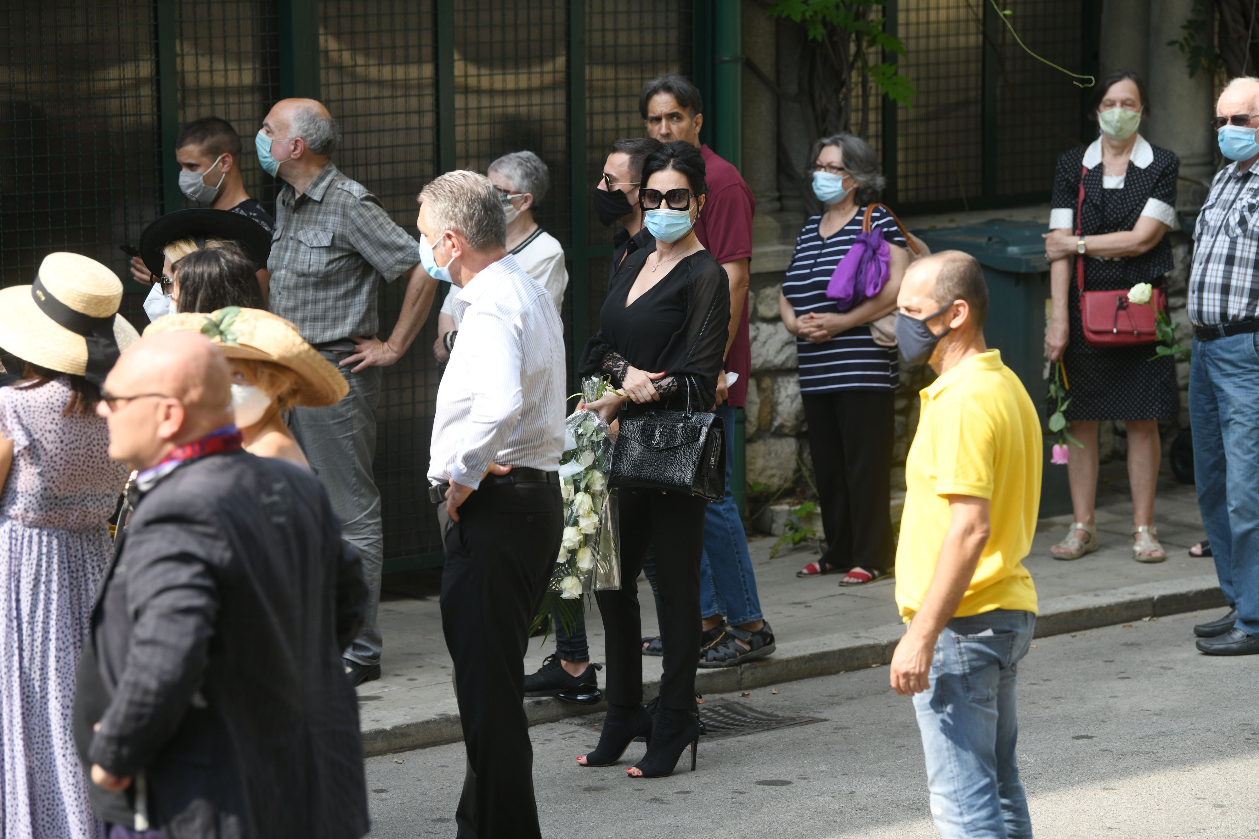 Beograd 08.08.2020. Ceca Ražnatović, Svetlana Ražnatović. Sahrana književnice Isidore Bjelica u Aleji zaslužnih građana, na Novom groblju u Beogradu. Isidora Bjelica, sahrana, Novo groblje, Aleja zaslužnih gradjana Foto: Filip Krainčanić/Nova.rs