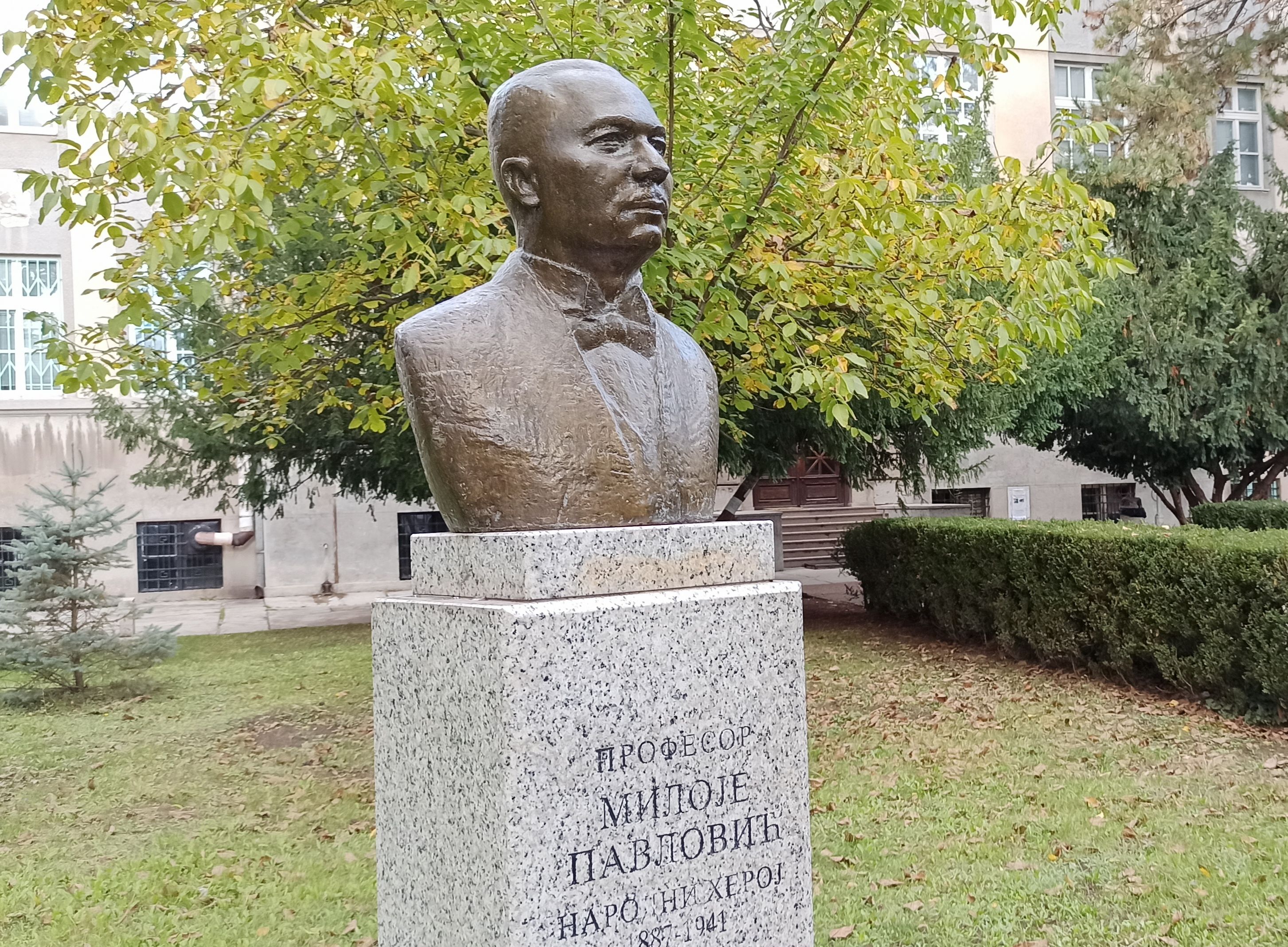 Miloje Pavlovic bista