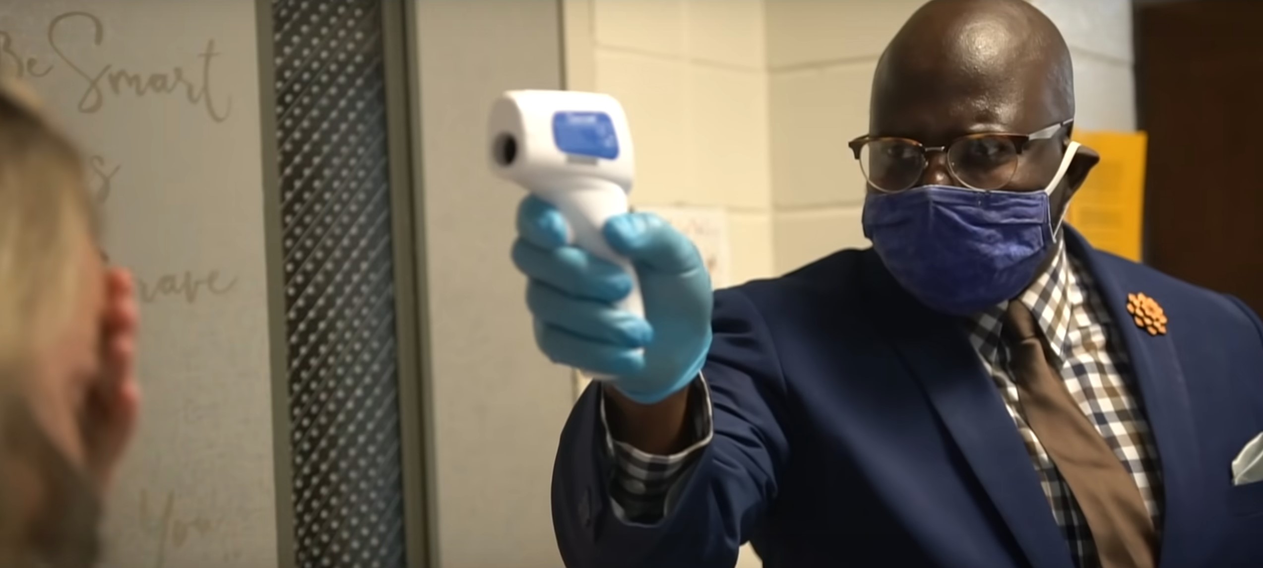 Parodija, spot, Can't Touch This Covid Parody Foto: Printscreen/YouTube/Quentin Lee