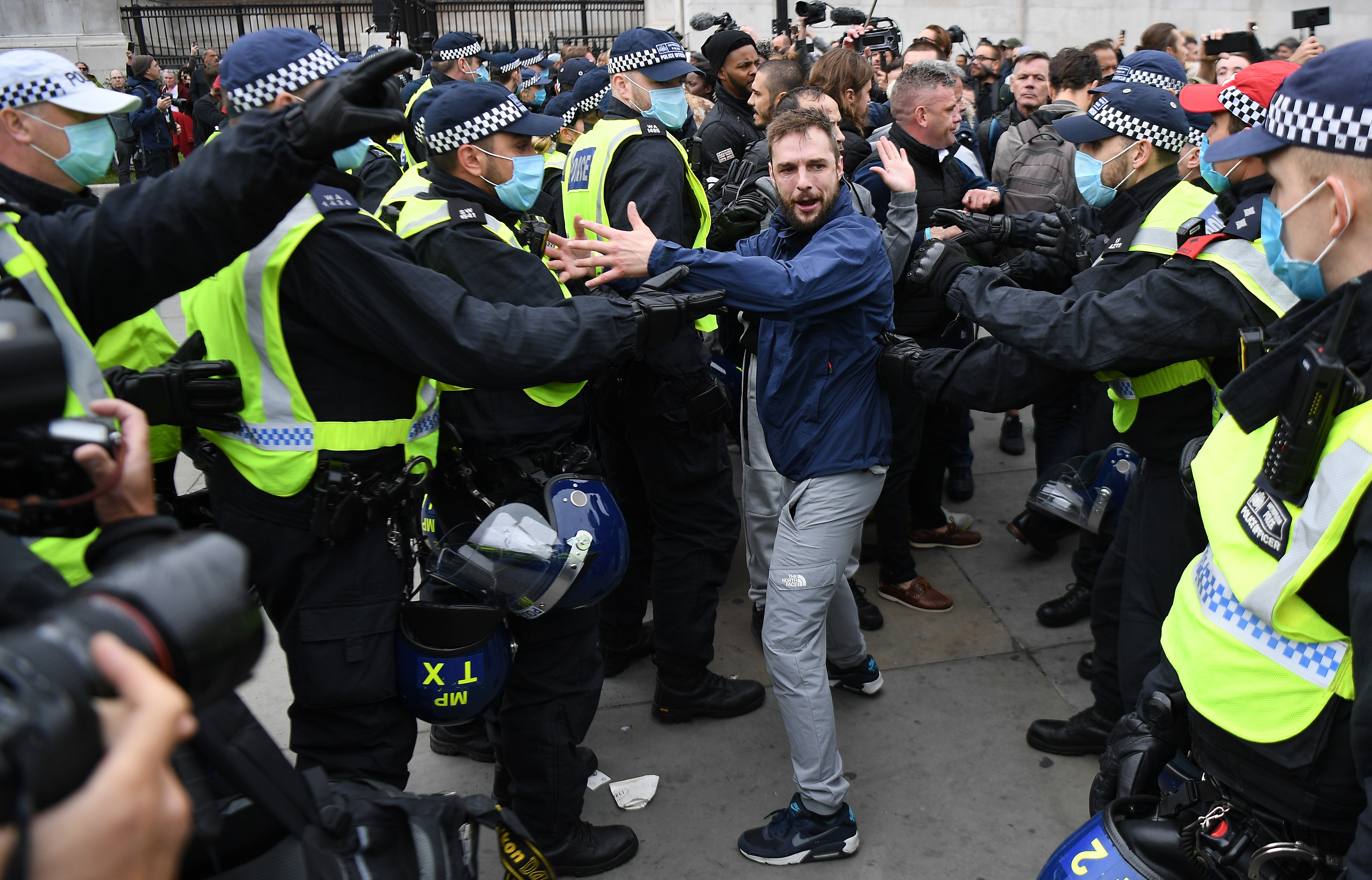 epa08699250 Police clash with protesters during a 'We Do Not Consent' rally at Trafalgar Square in London, Britain, 26 September 2020. Thousends of people gathered at a demonstration to protest against new coronavirus restrictions.  EPA-EFE/ANDY RAIN