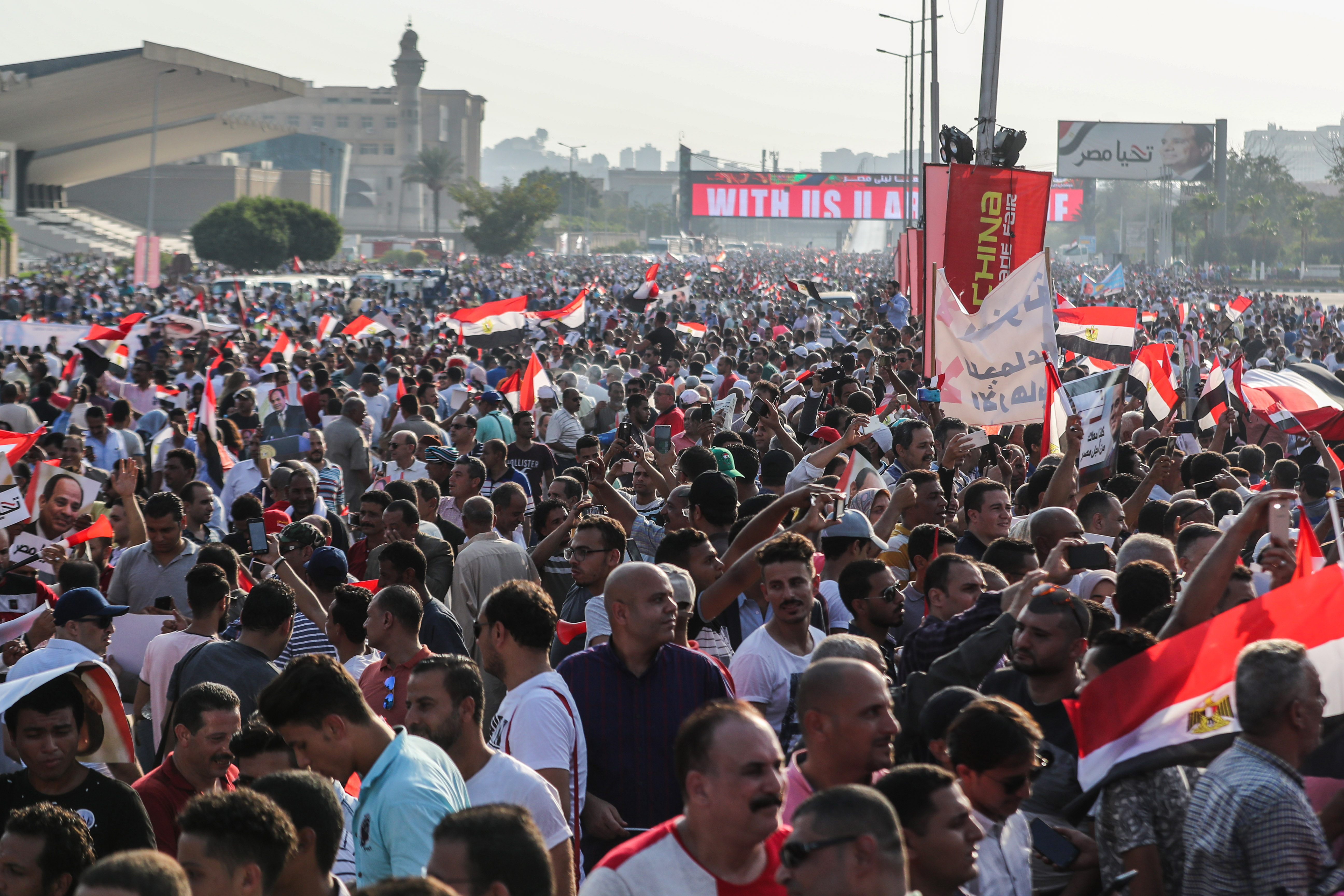 epa07874399 Supporters of Egyptian President Abdel Fattah El-Sisi during a rally in Cairo, Egypt, 27 September 2019. Egypt is preparing for a second ?weekend of protests in support and against the government of President al-Sisi.  EPA-EFE/Mohamed Hossam